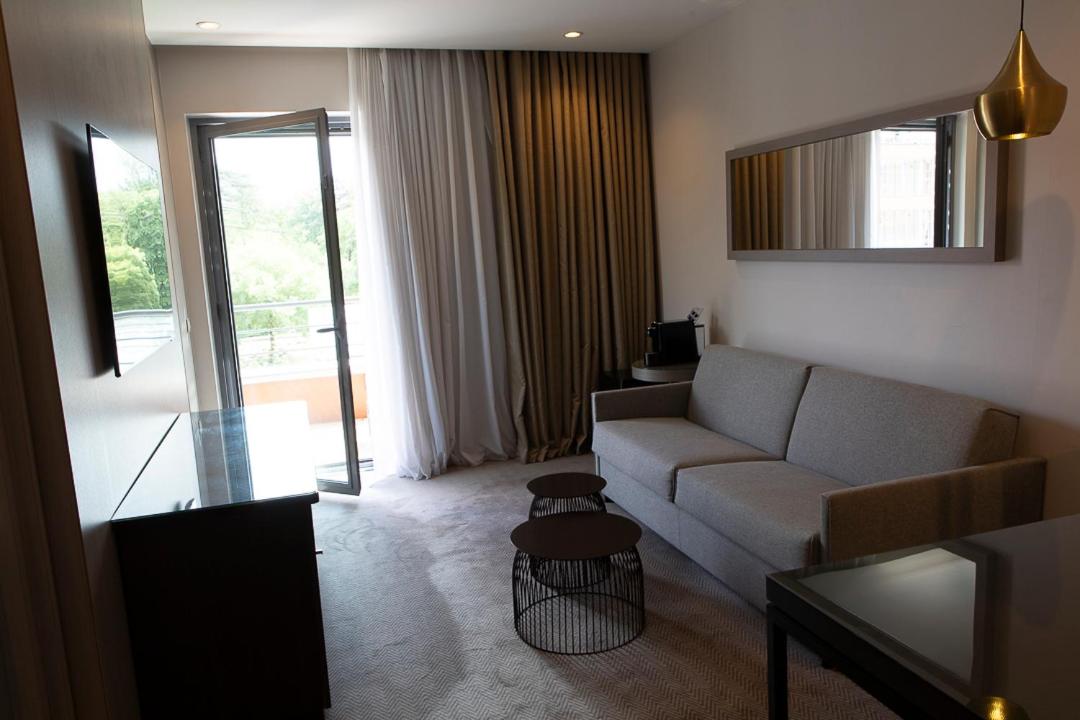 King Suite with Balcony - Photo 5