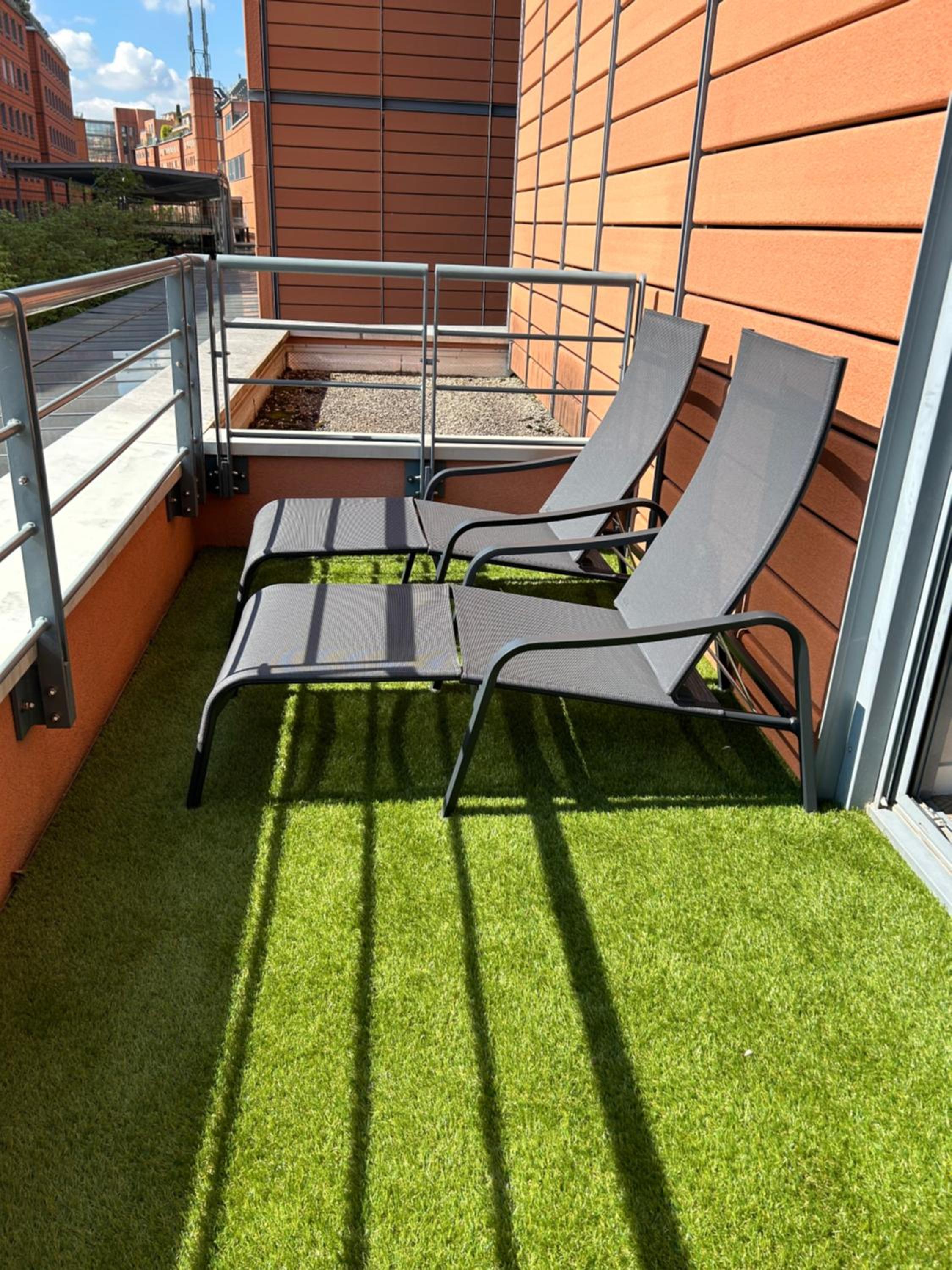 King Suite with Balcony - Photo 6
