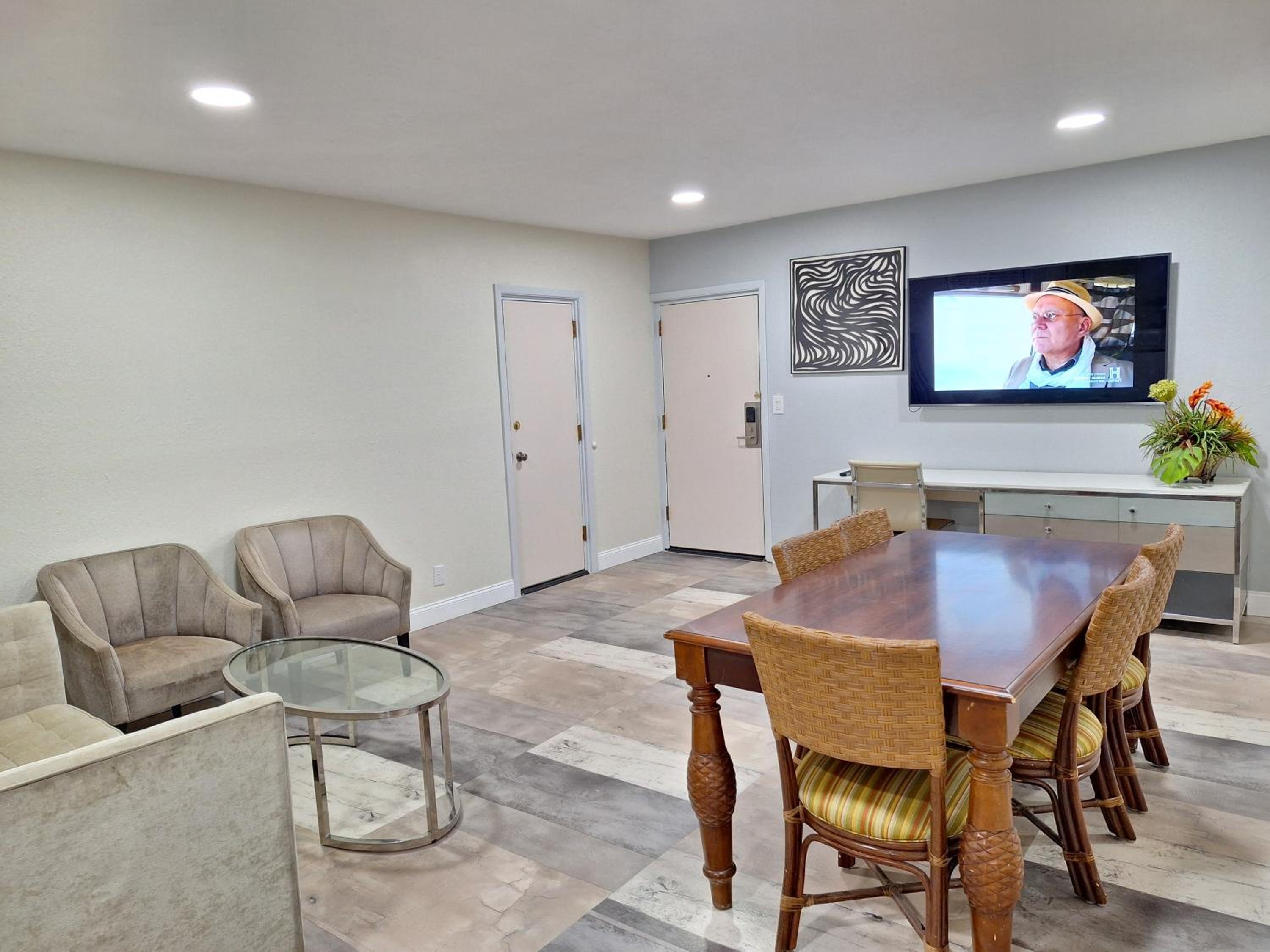 King Studio Suite - Non-Smoking - Photo 3