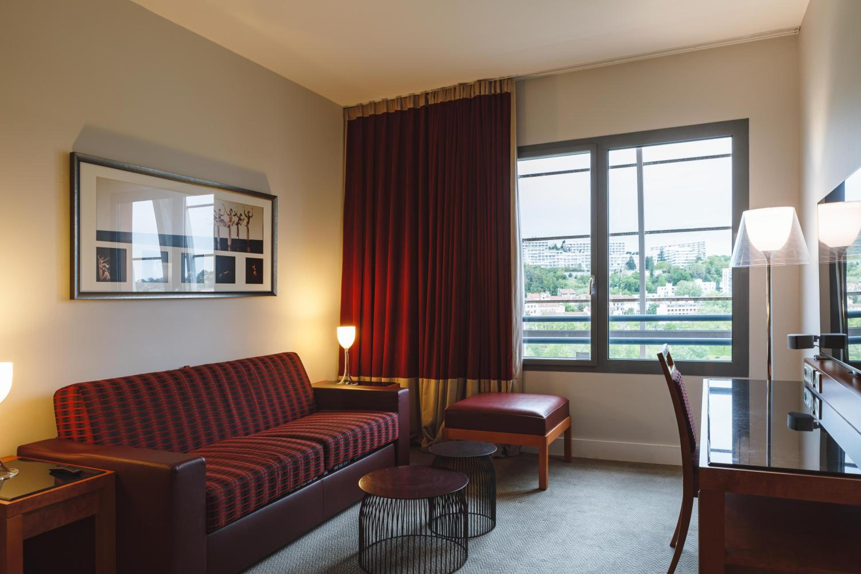 One-Bedroom Suite - Photo 5
