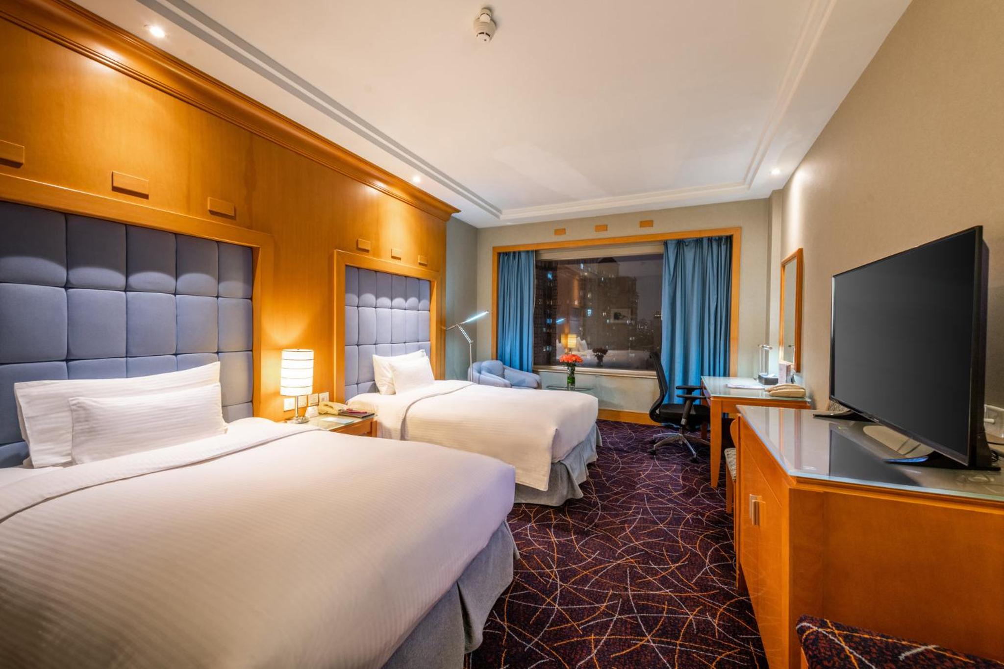 Standard Twin Room thumbnail 5