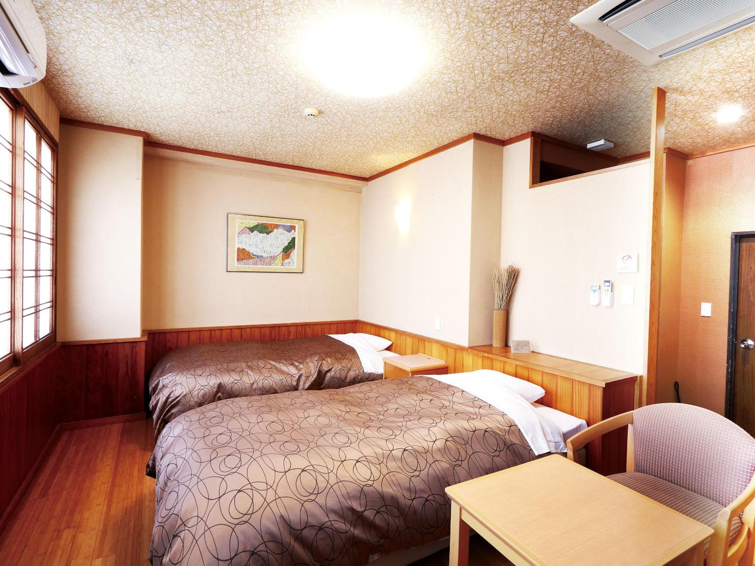 Standard Twin Room - Photo 9