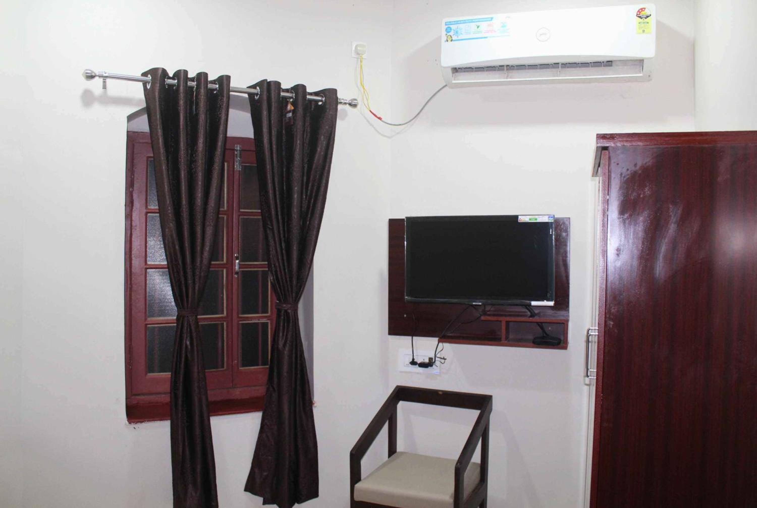 Deluxe Room - Photo 5