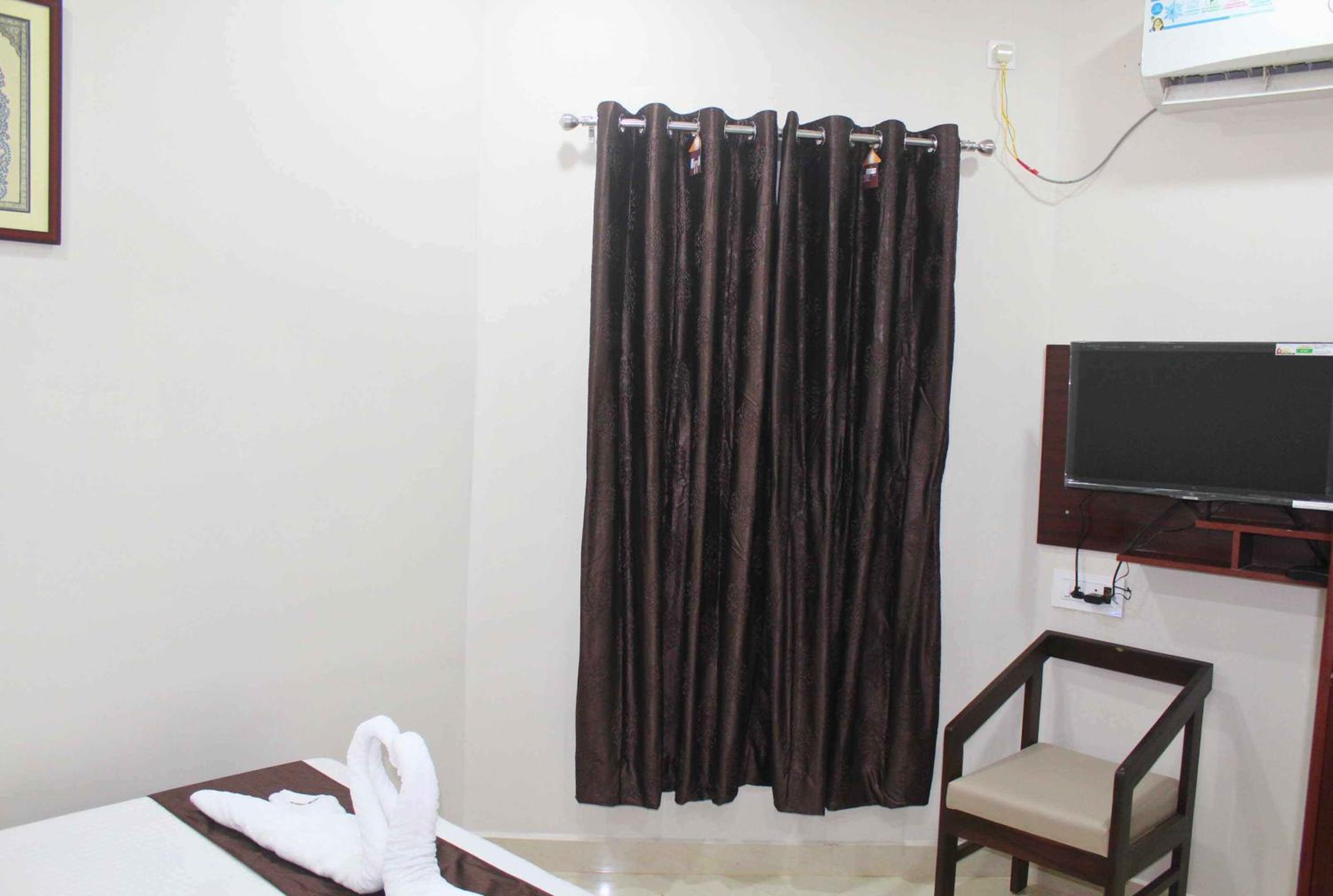 Deluxe Room - Photo 4
