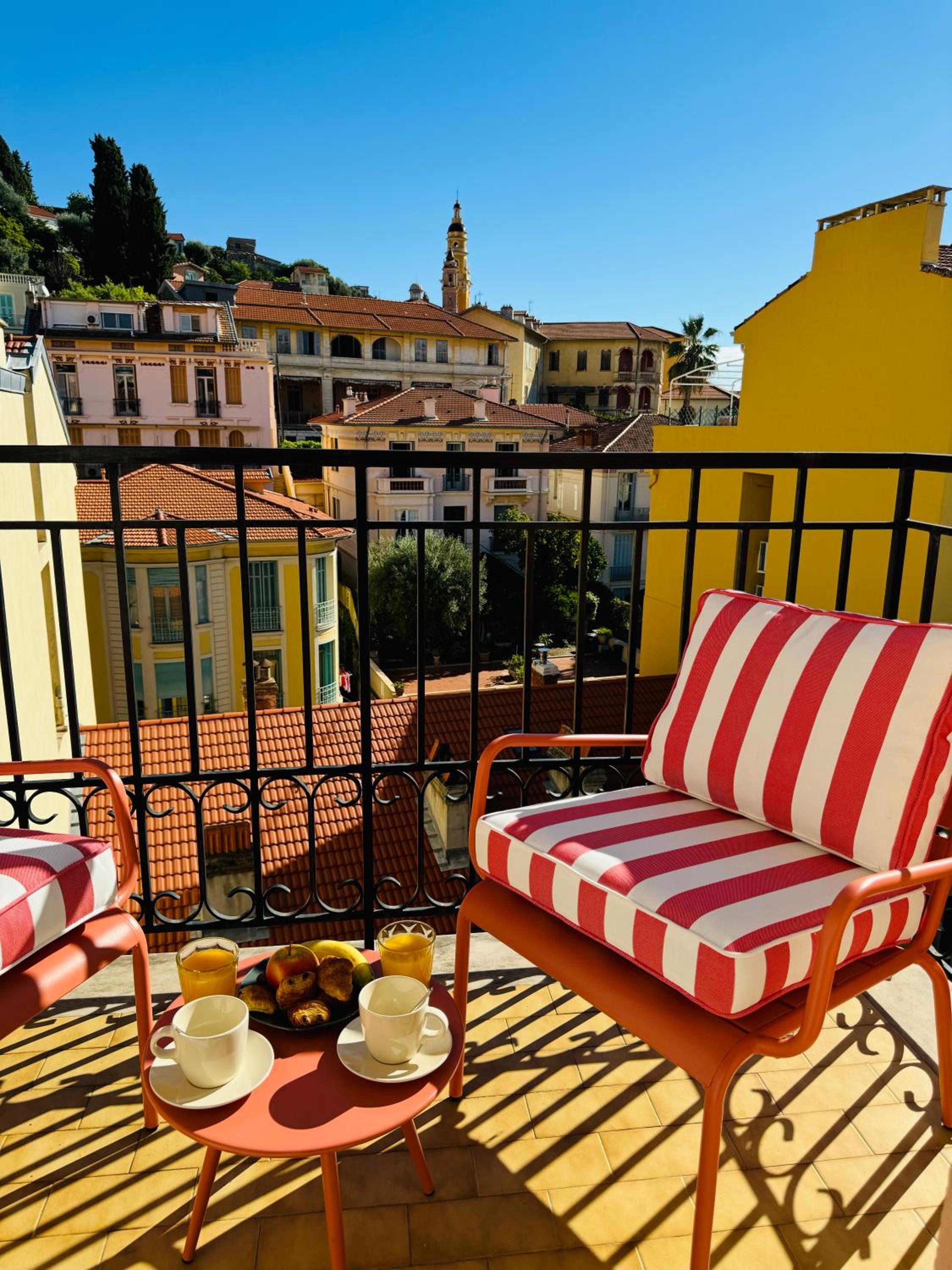 Camelia Room - Premium with Balcony - Photo 2
