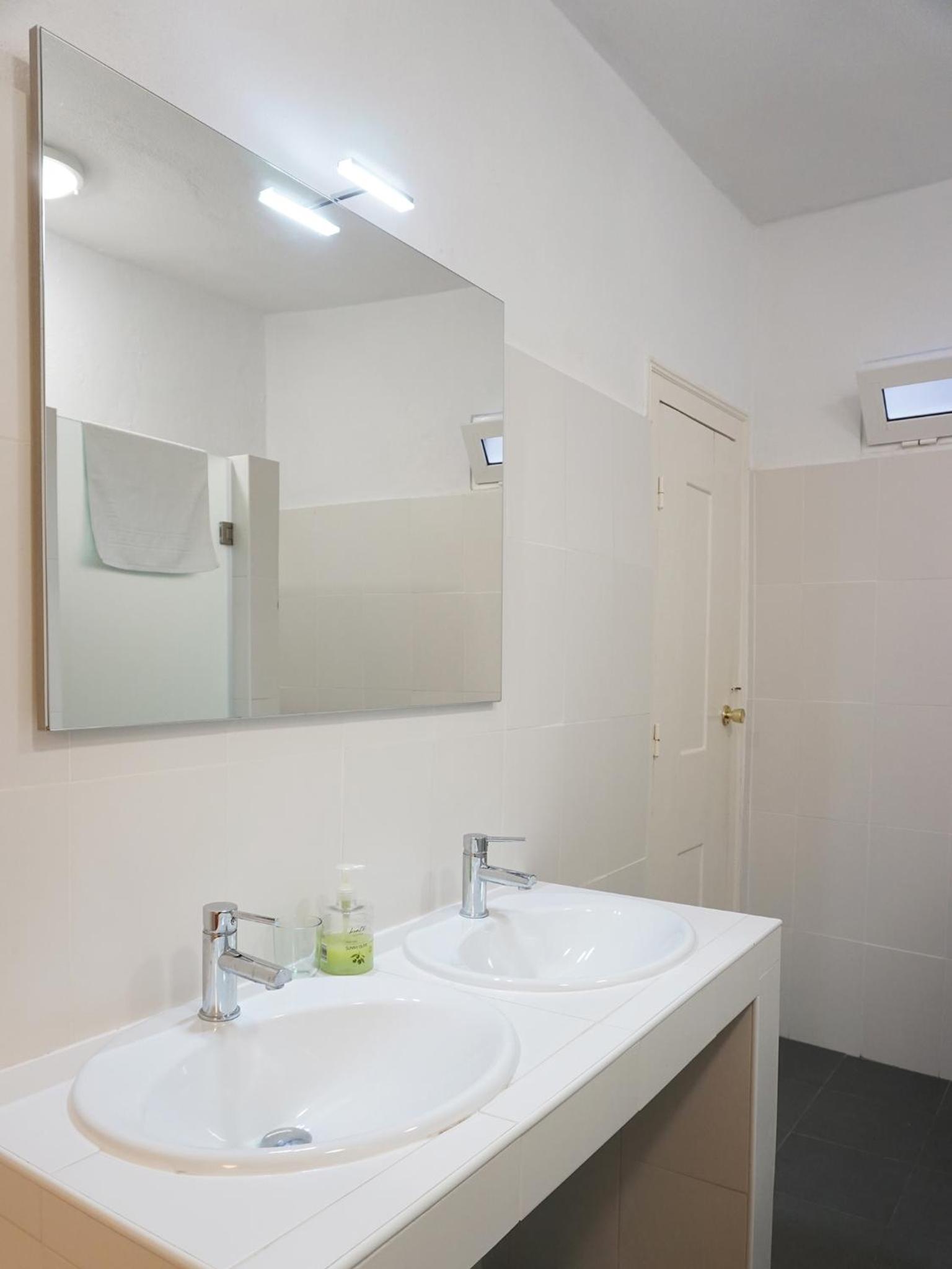 Apartment with Terrace - Photo 14