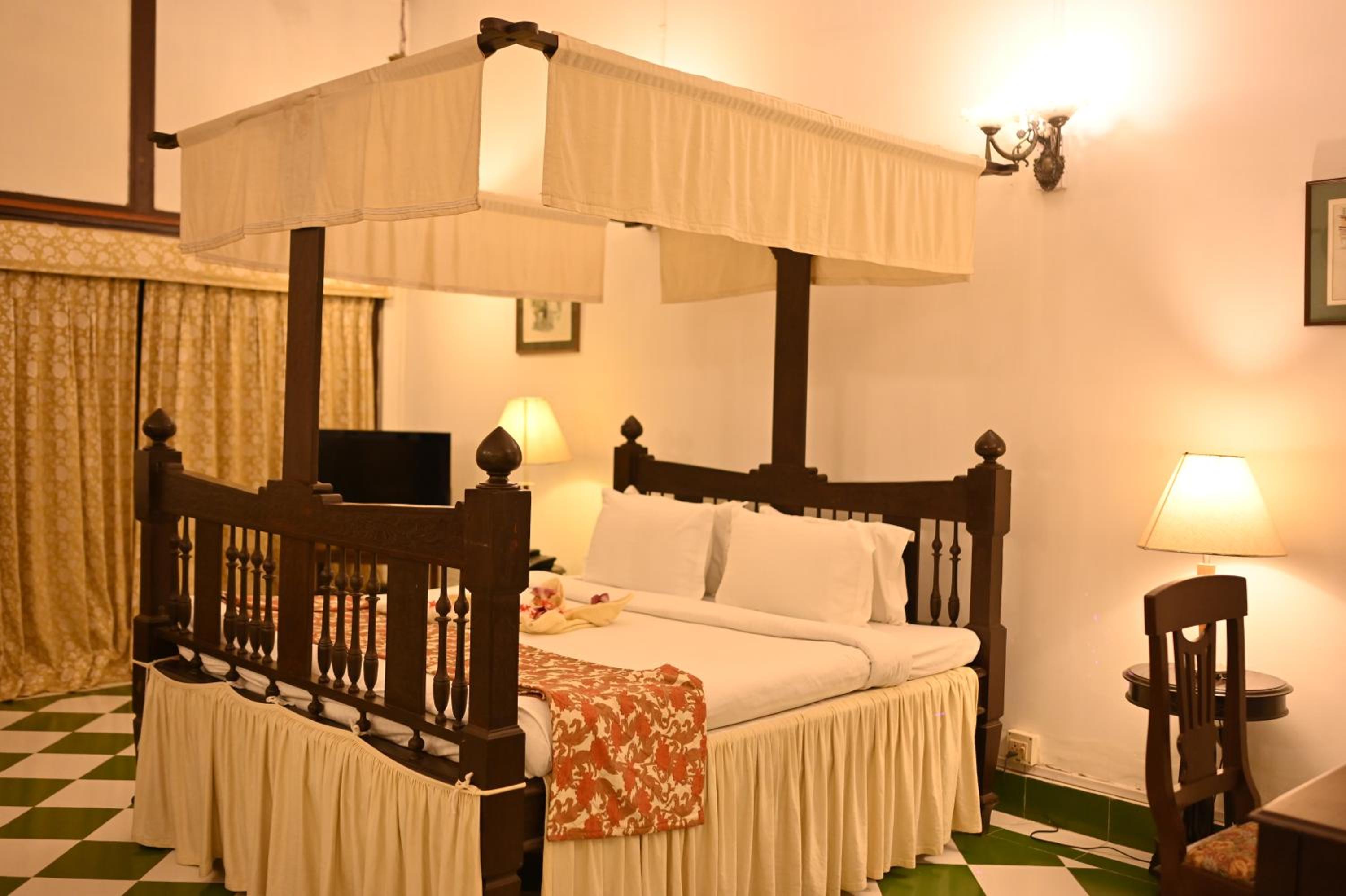 Deluxe King Room photo 1