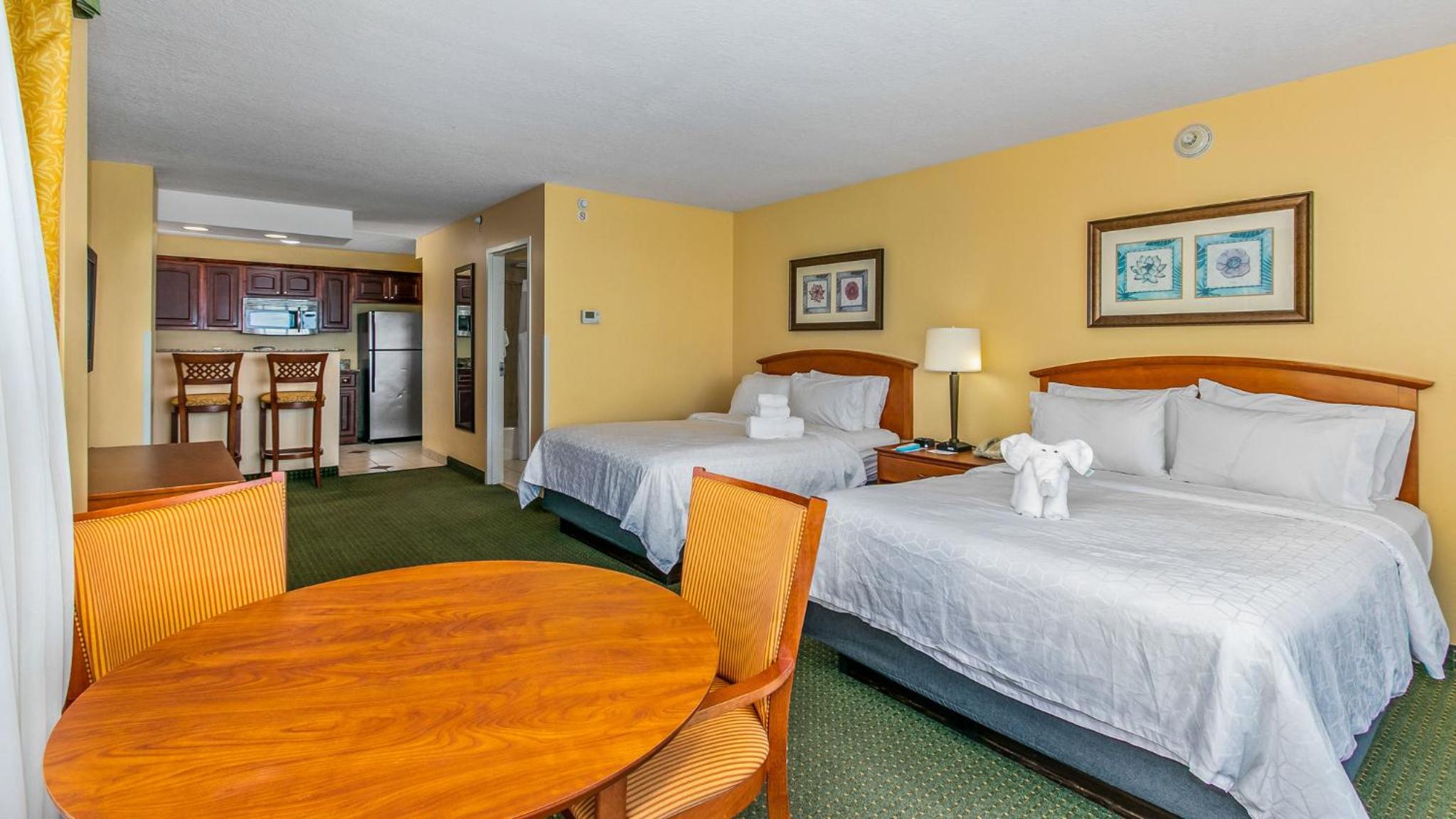 Queen Suite with Balcony and Gulf View - Photo 2