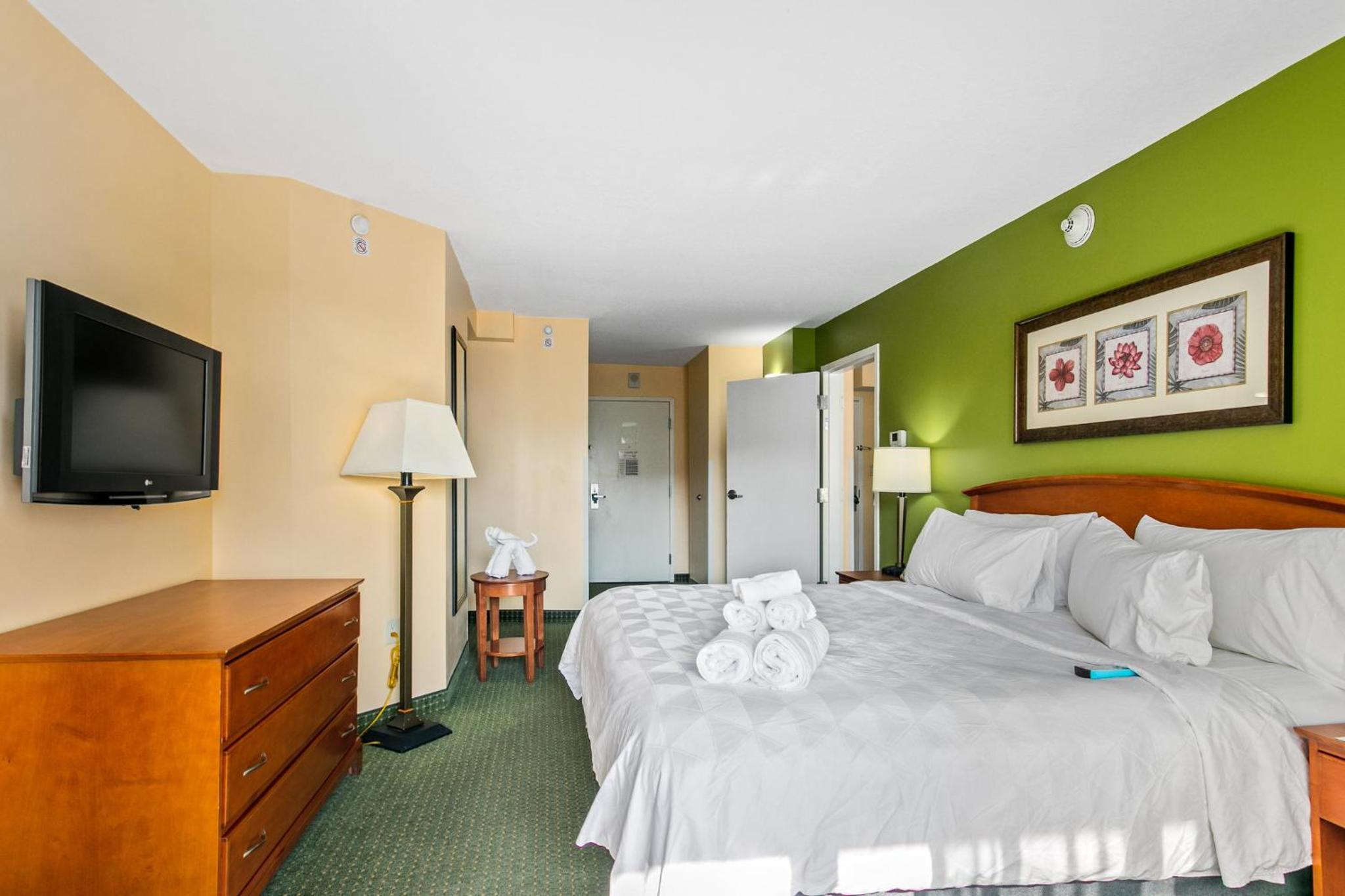 One-Bedroom Suite with Balcony - Photo 13