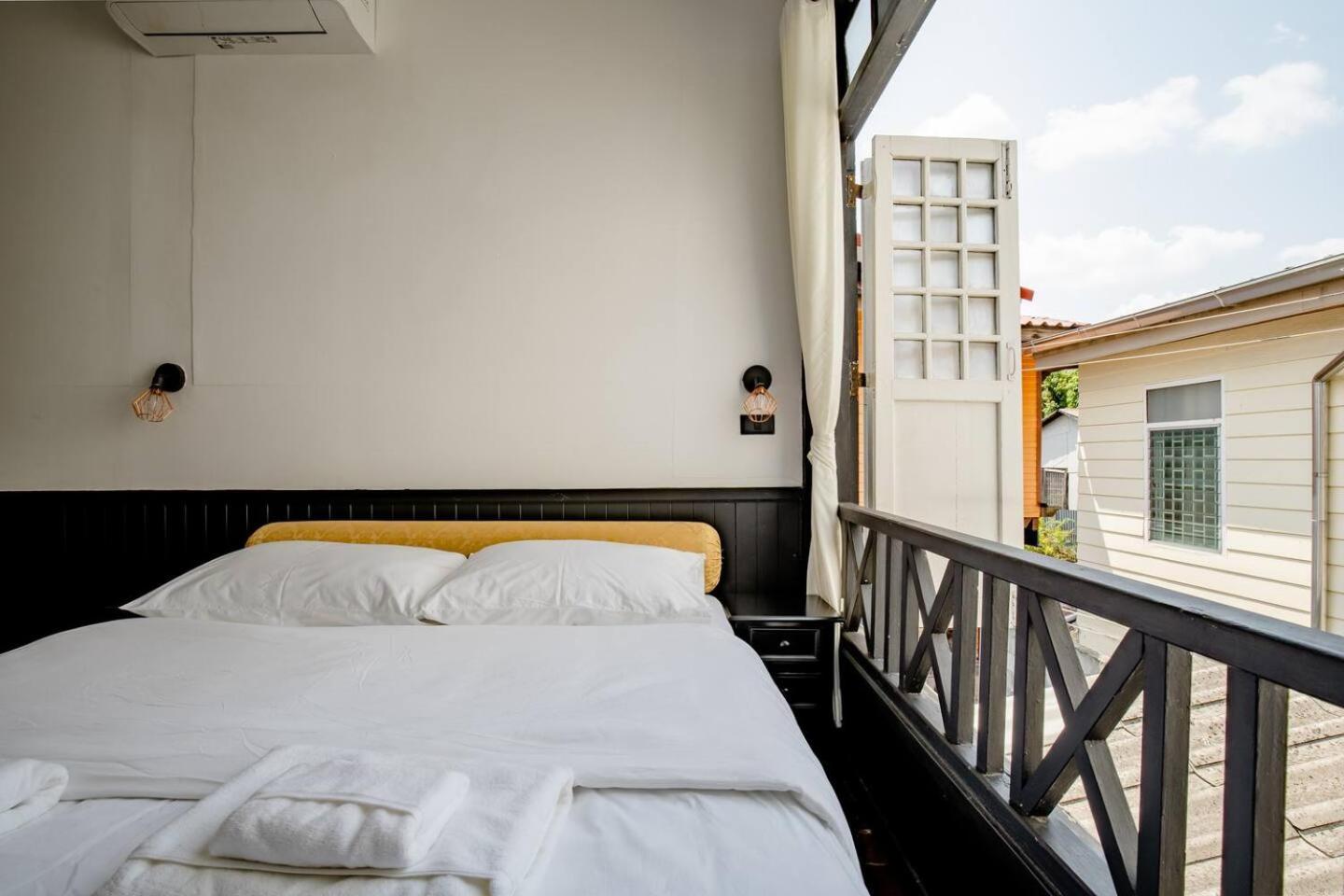Deluxe Double Room with Bath photo 2