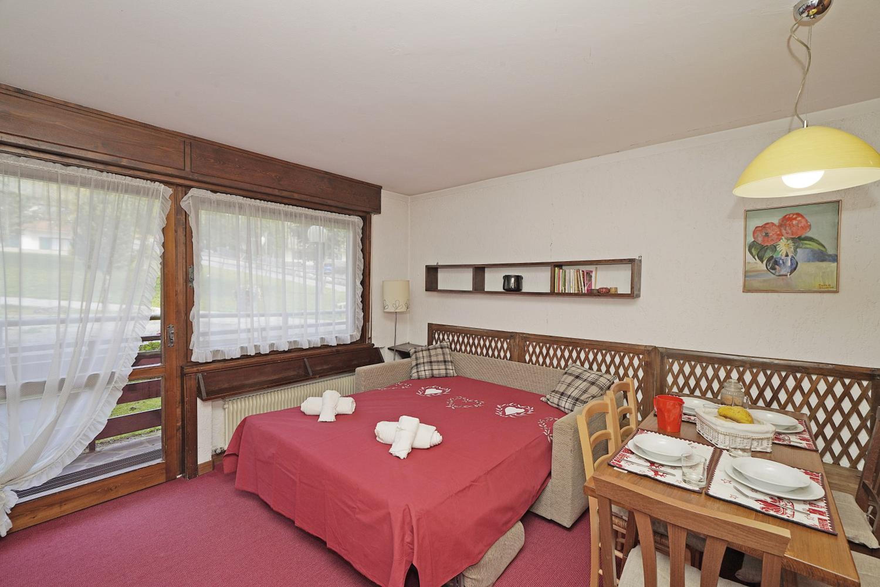 One-Bedroom Apartment photo 2