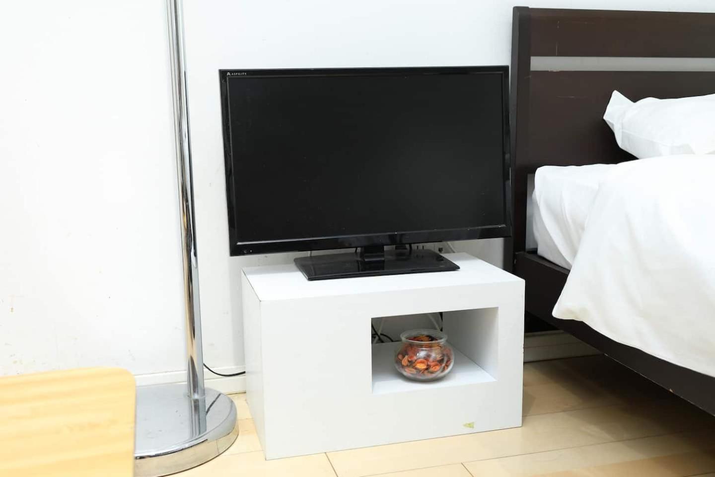 One-Bedroom Standard Apartment photo 2