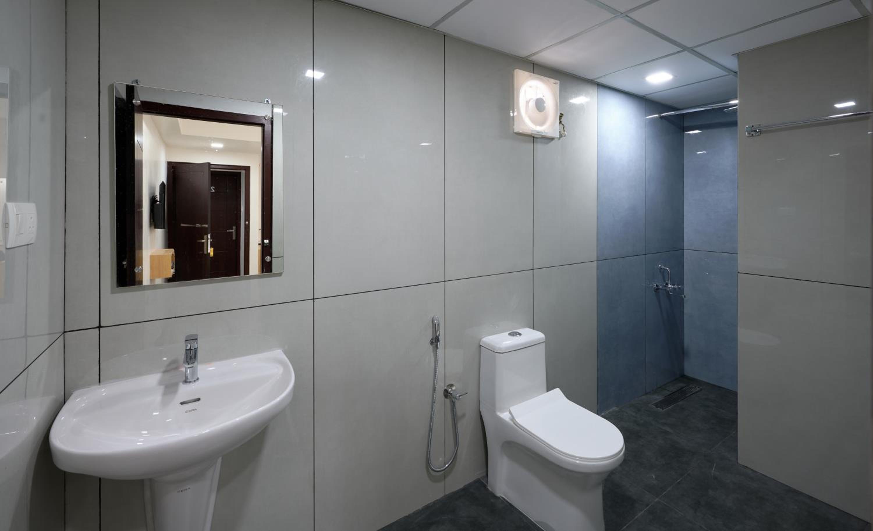 Deluxe Double Room - Photo 11