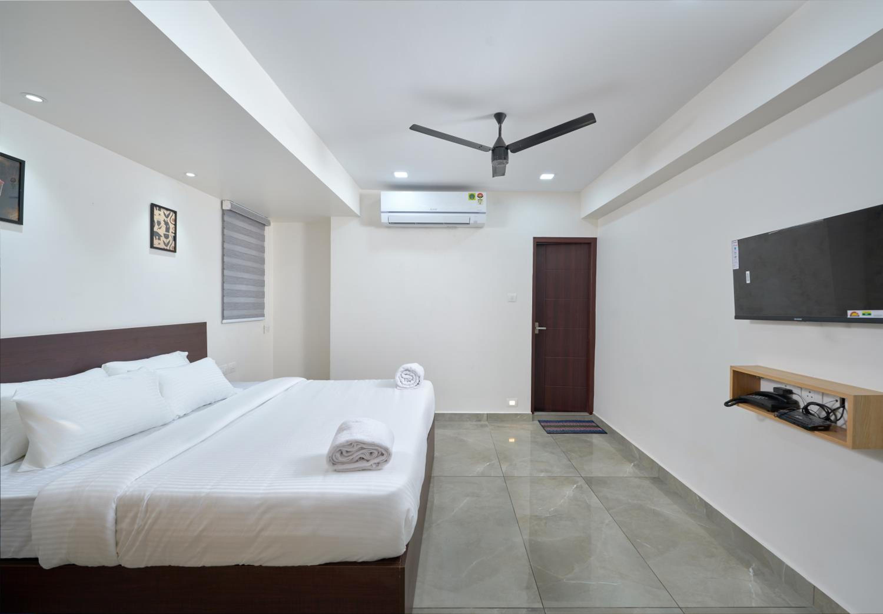 Deluxe Double Room - Photo 10