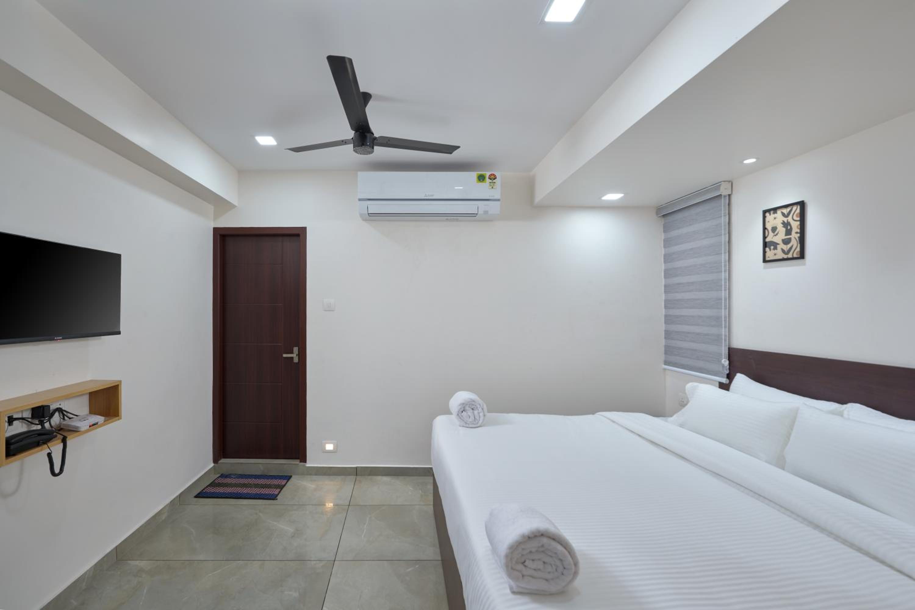 Deluxe Double Room - Photo 9