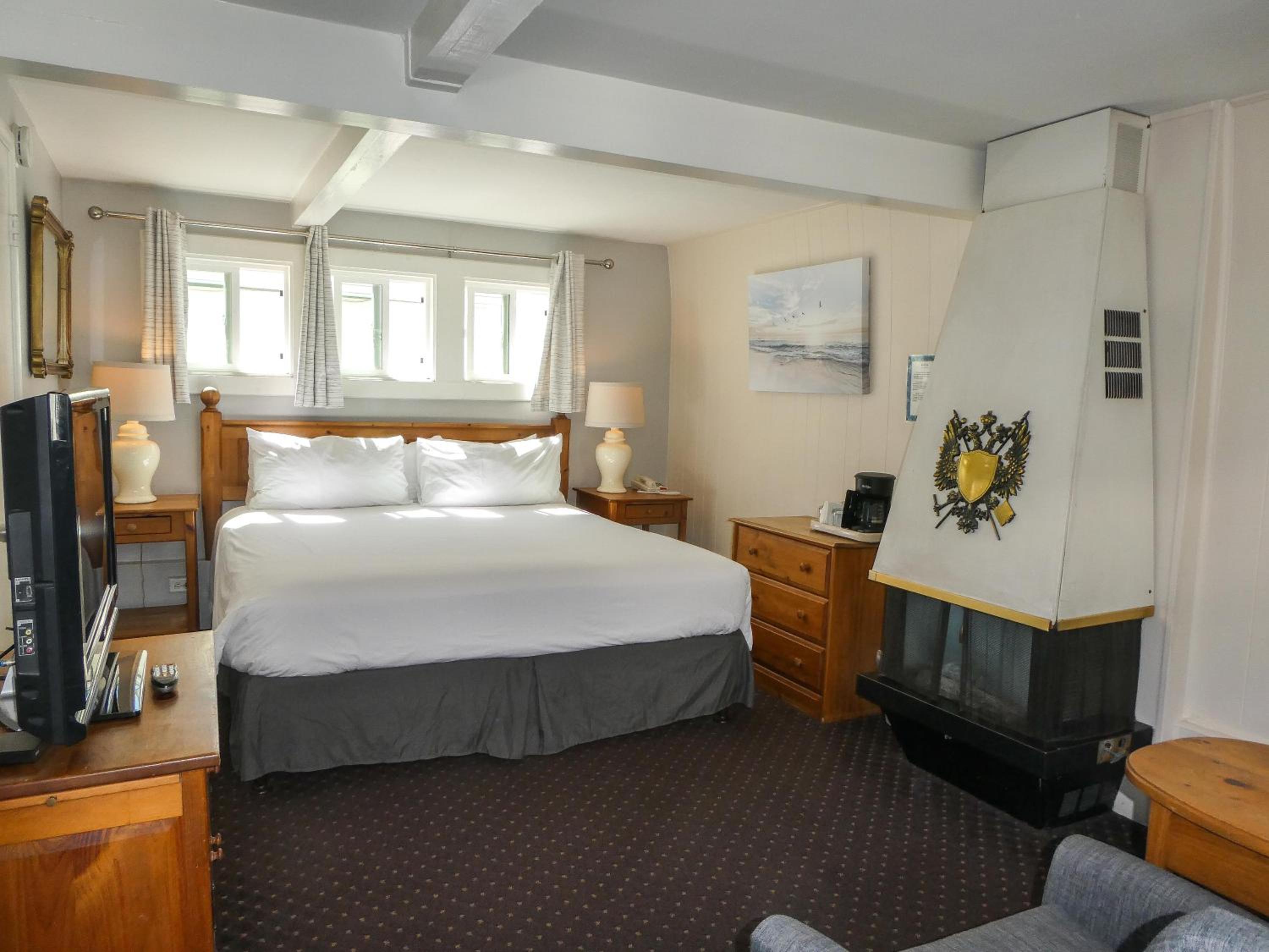 Junipero Room, 1 King - Pet-Friendly