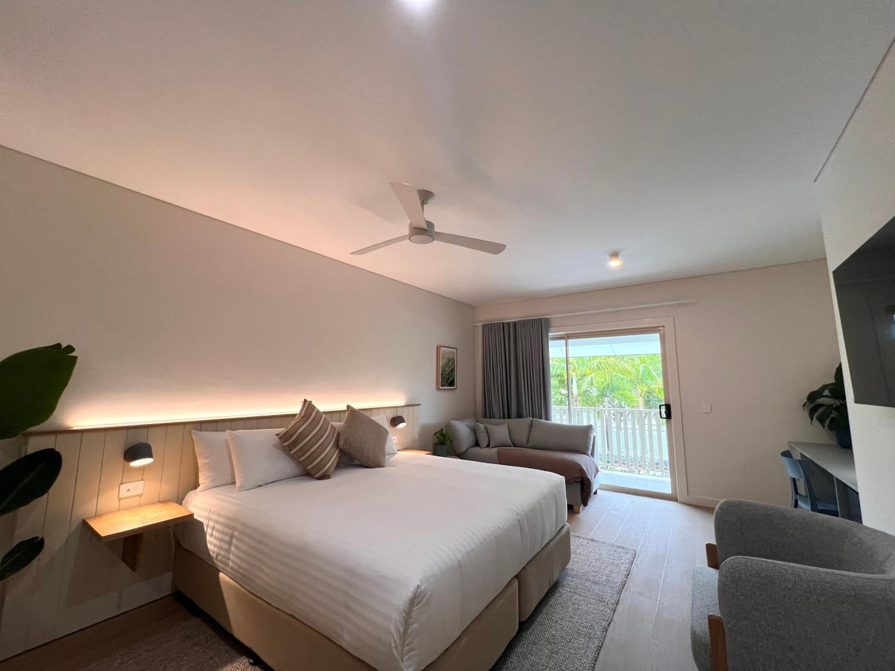 King Room with Balcony photo 2