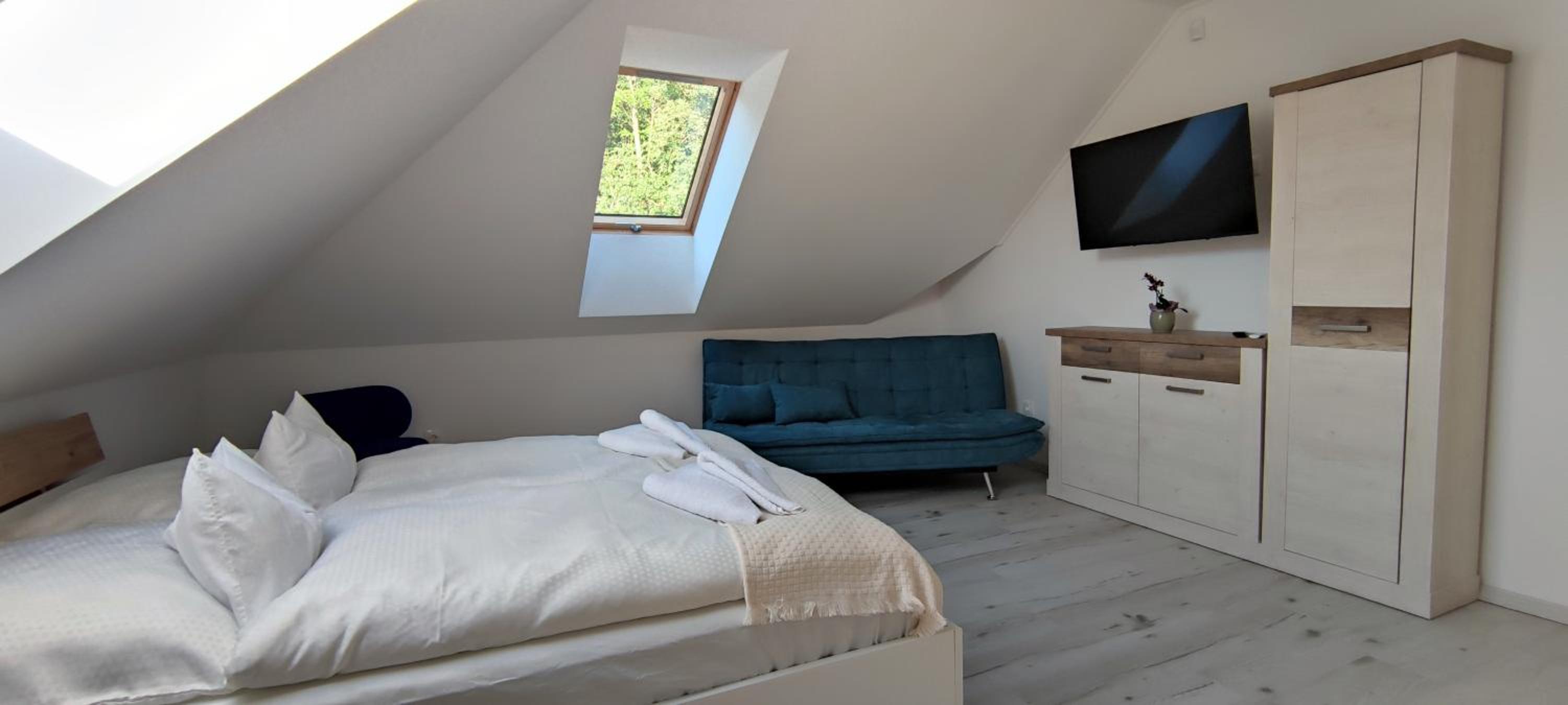 Twin Room with Private Bathroom photo 2