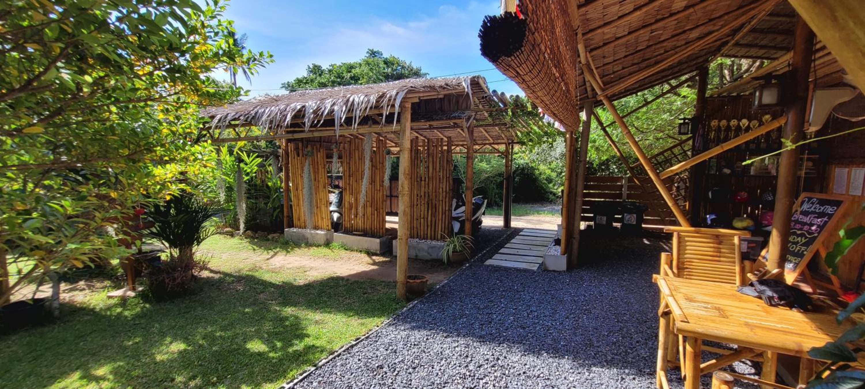 Deluxe Bungalow with Garden View photo 2