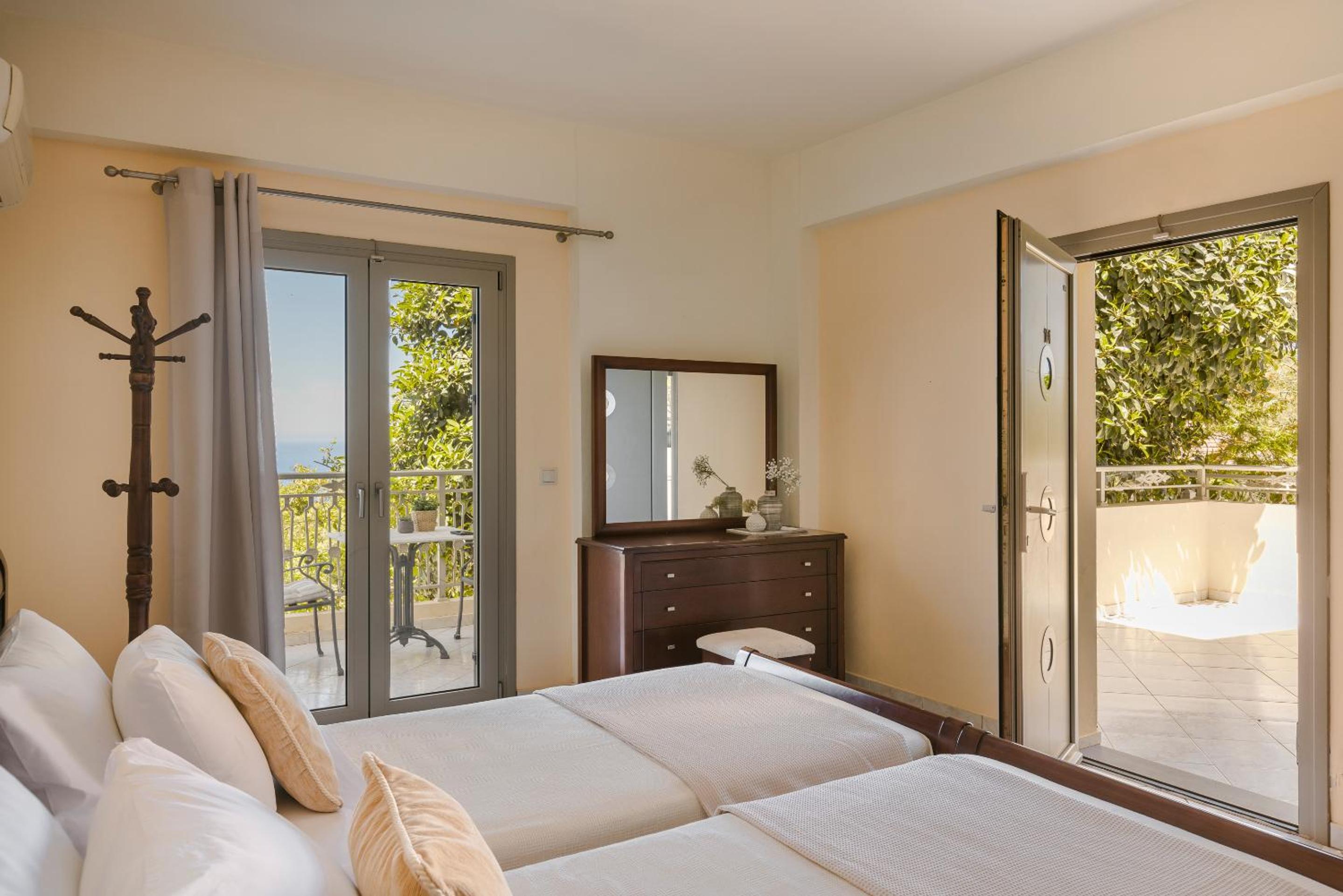 Double or Twin Room with Balcony photo 3