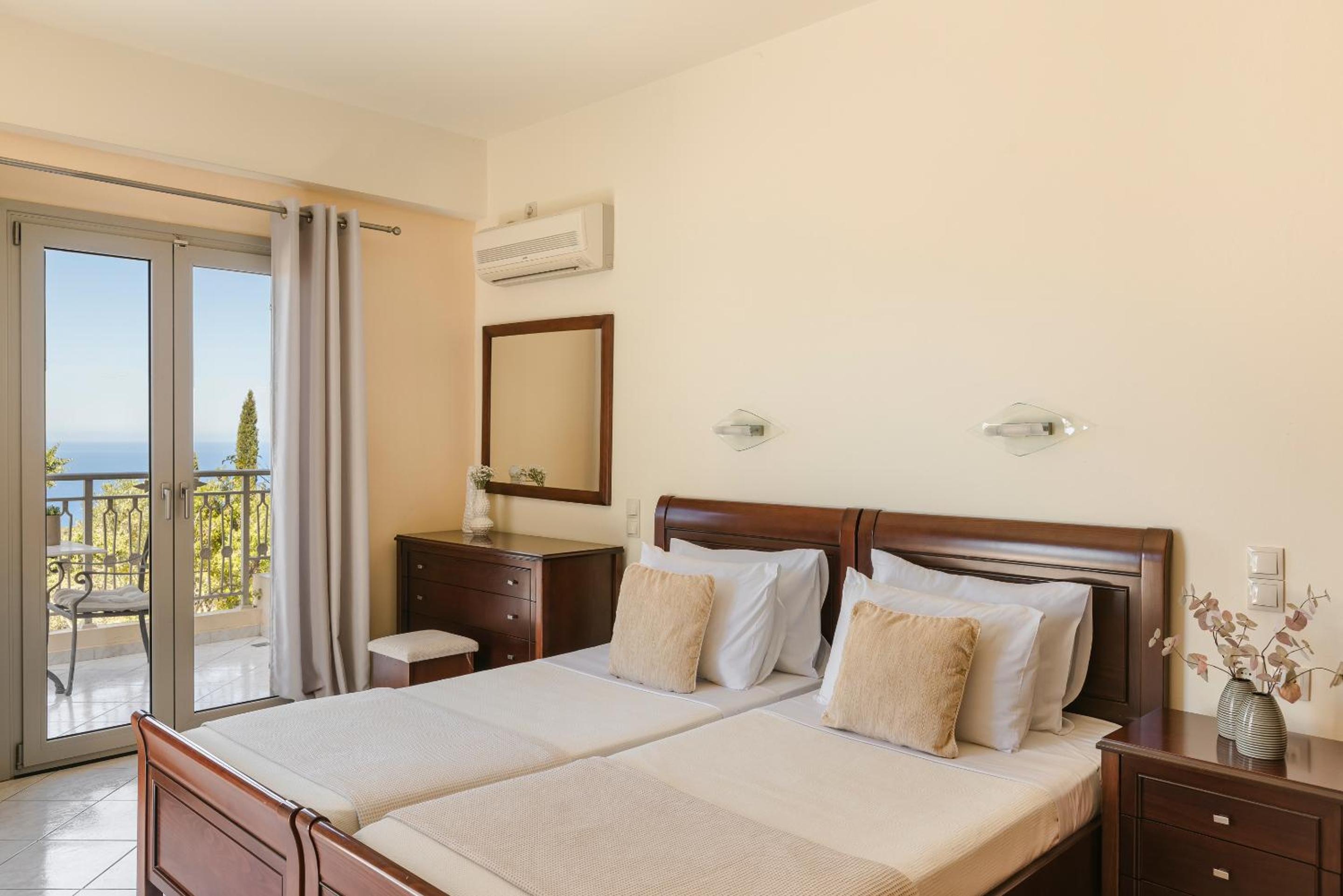 Double or Twin Room with Balcony photo 1