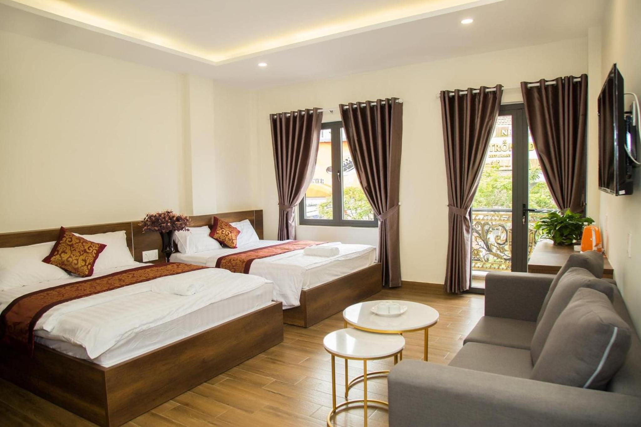 Quadruple Room with Balcony - Photo 6