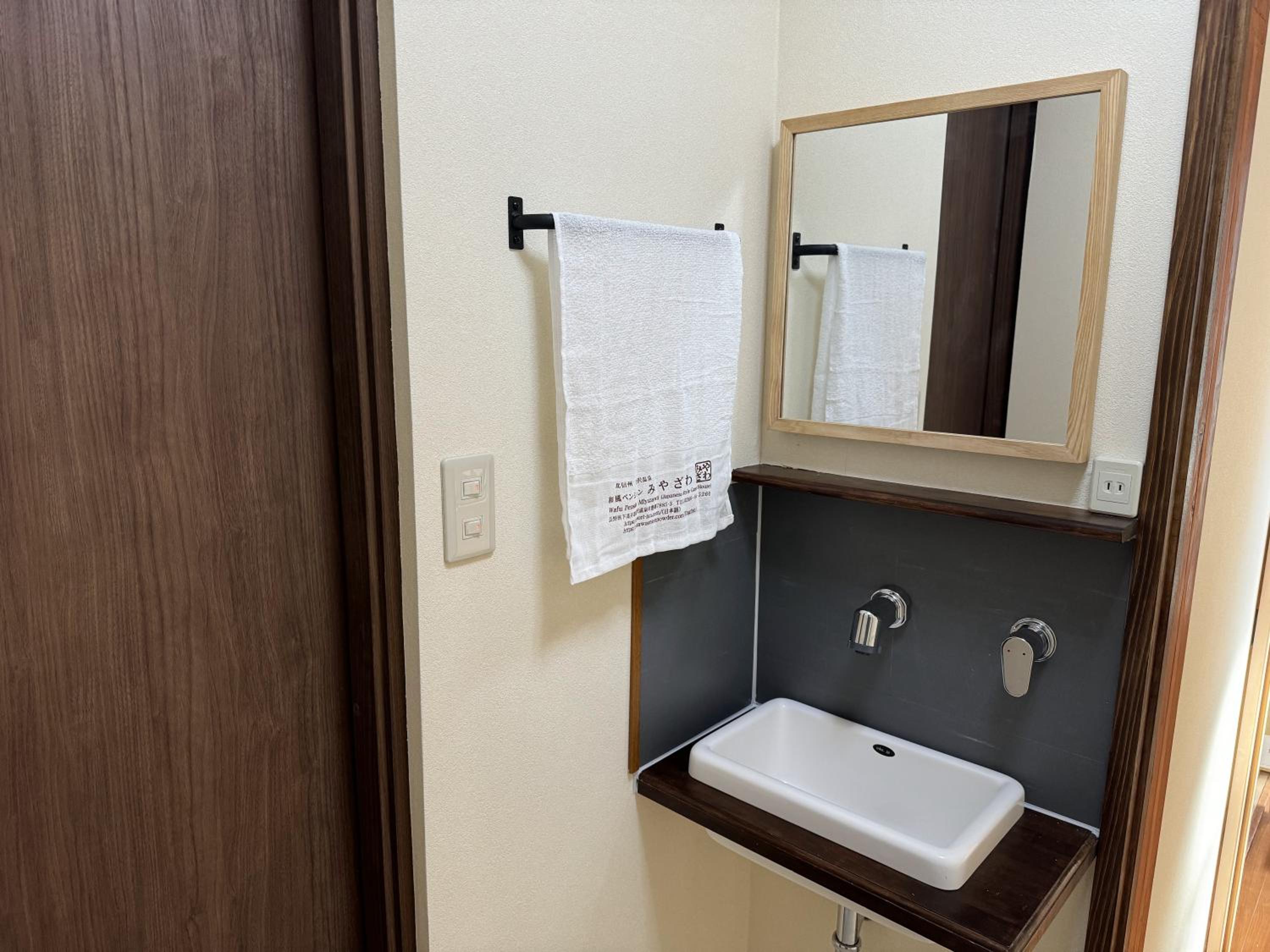 Family Room with Private Bathroom photo 2