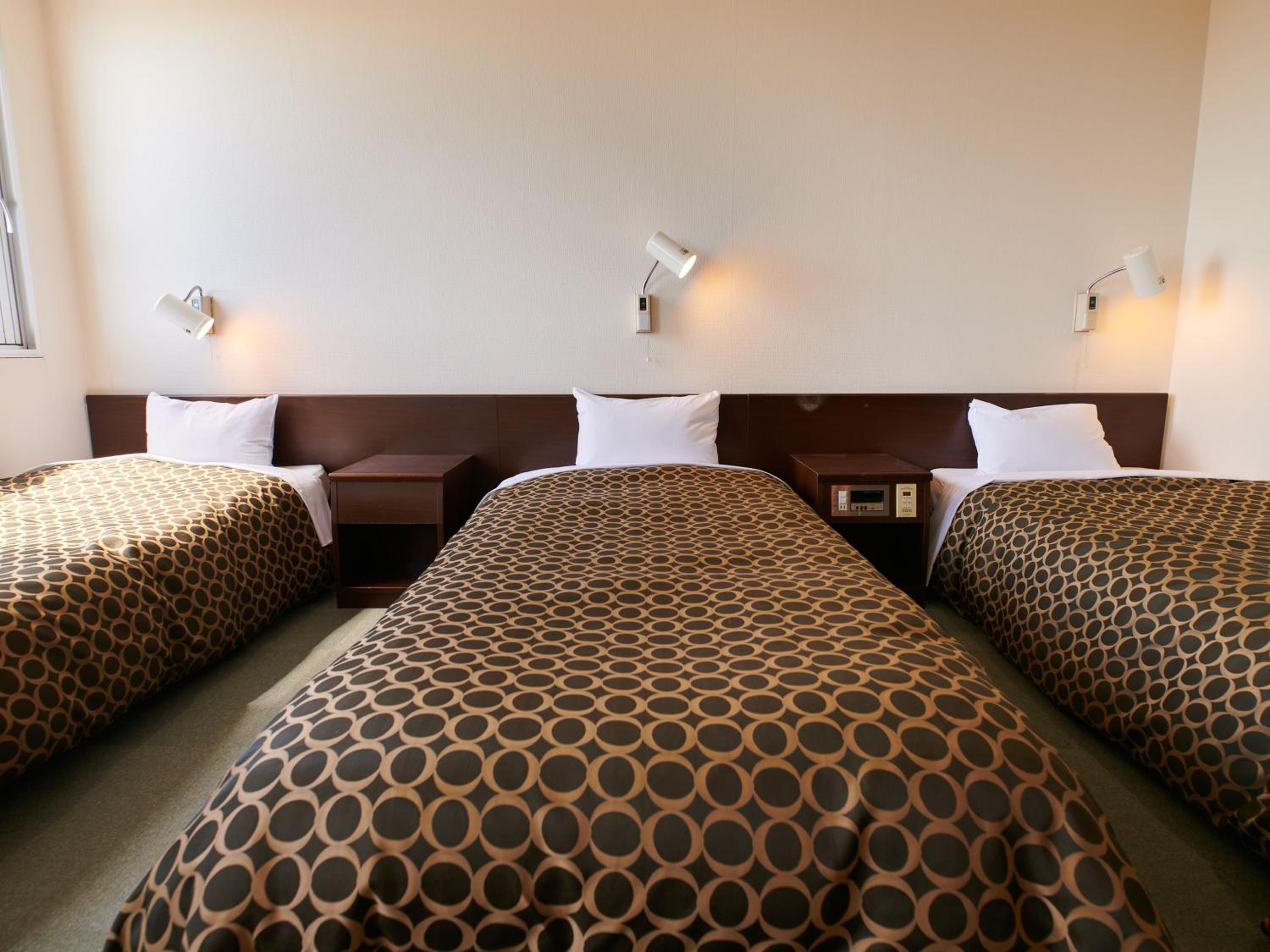Quadruple Room - Non-Smoking photo 3