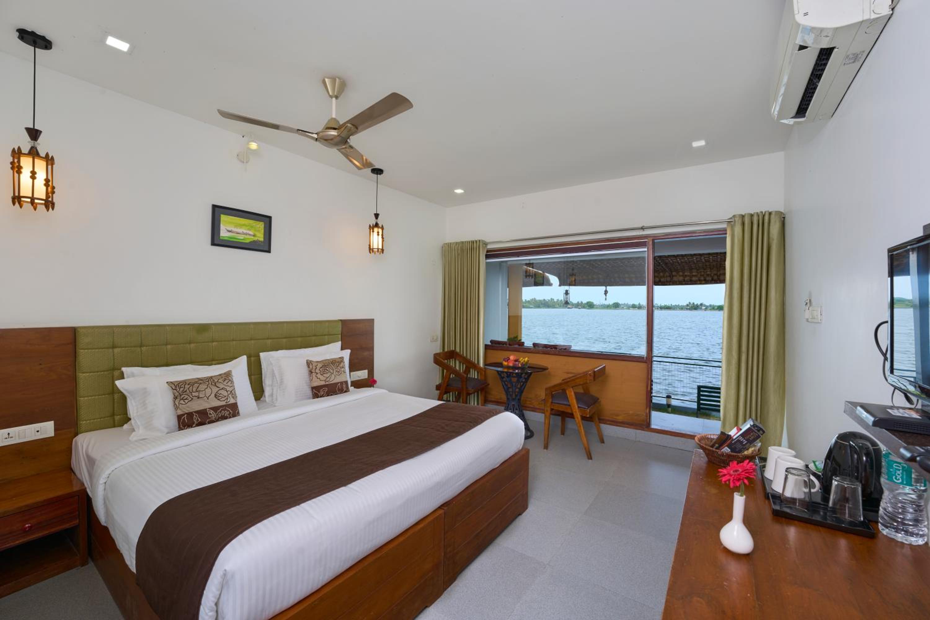 Double Room With Balcony (2 Adults + 1 Child)
