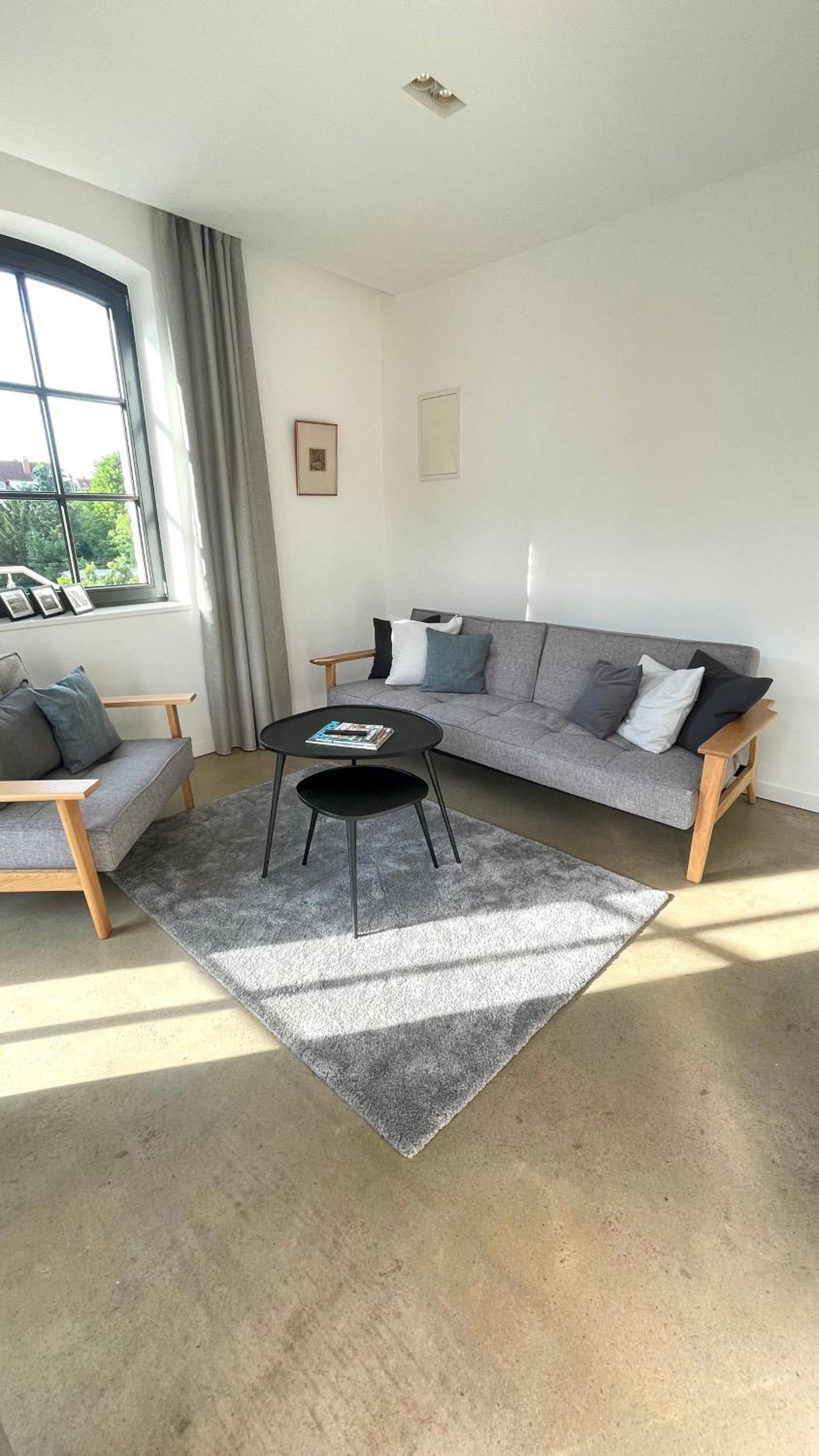 One-Bedroom Apartment photo 2