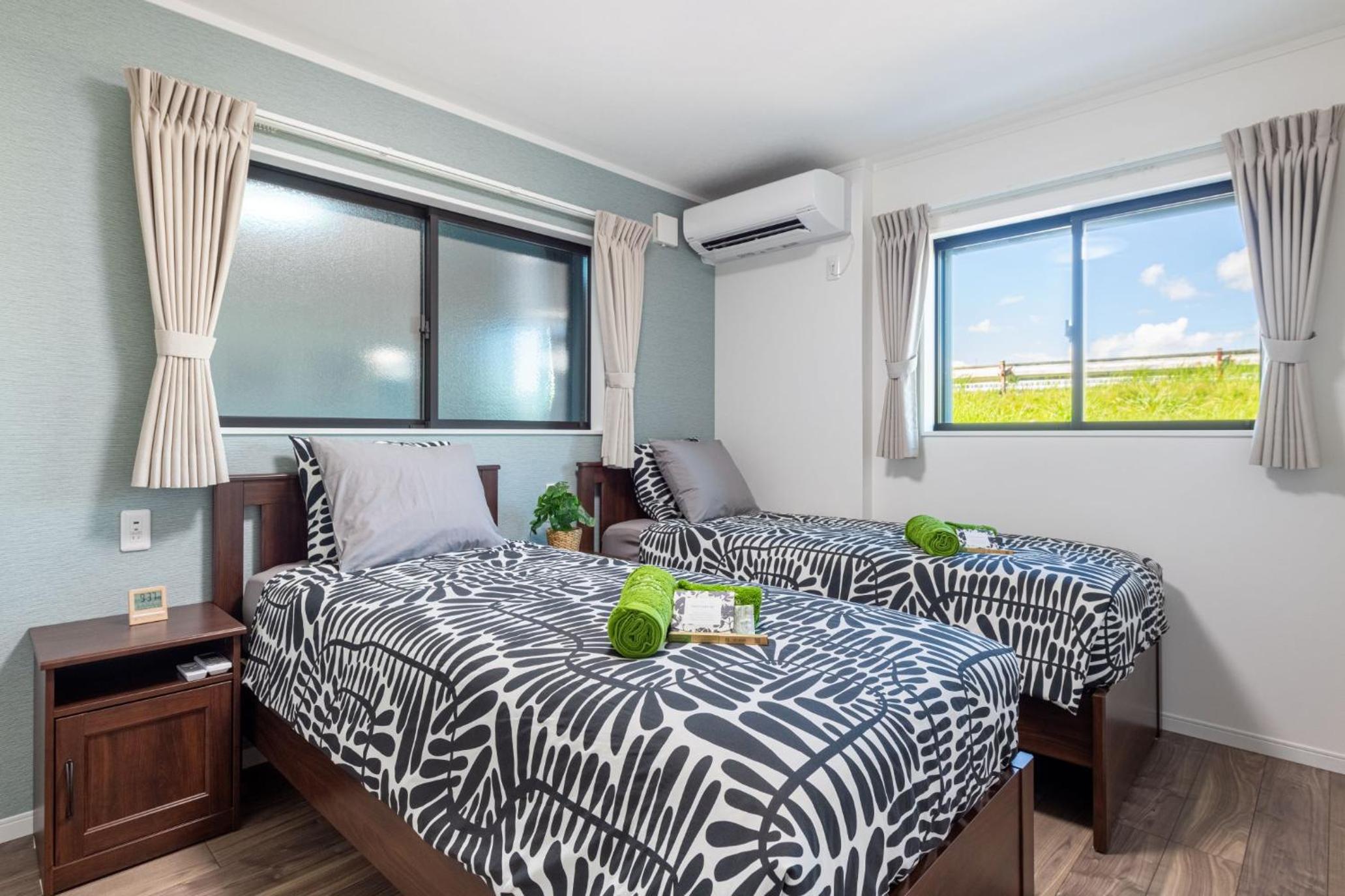 Twin Room with Private Bathroom photo 2