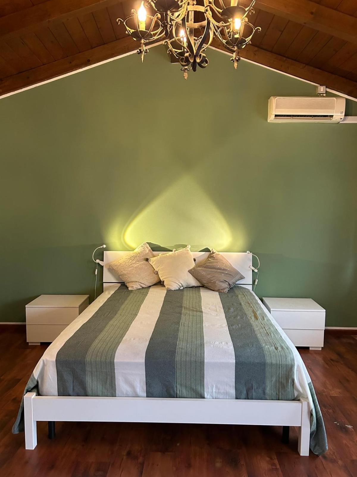 Deluxe Double Room (2 Adults + 1 Child) photo 1