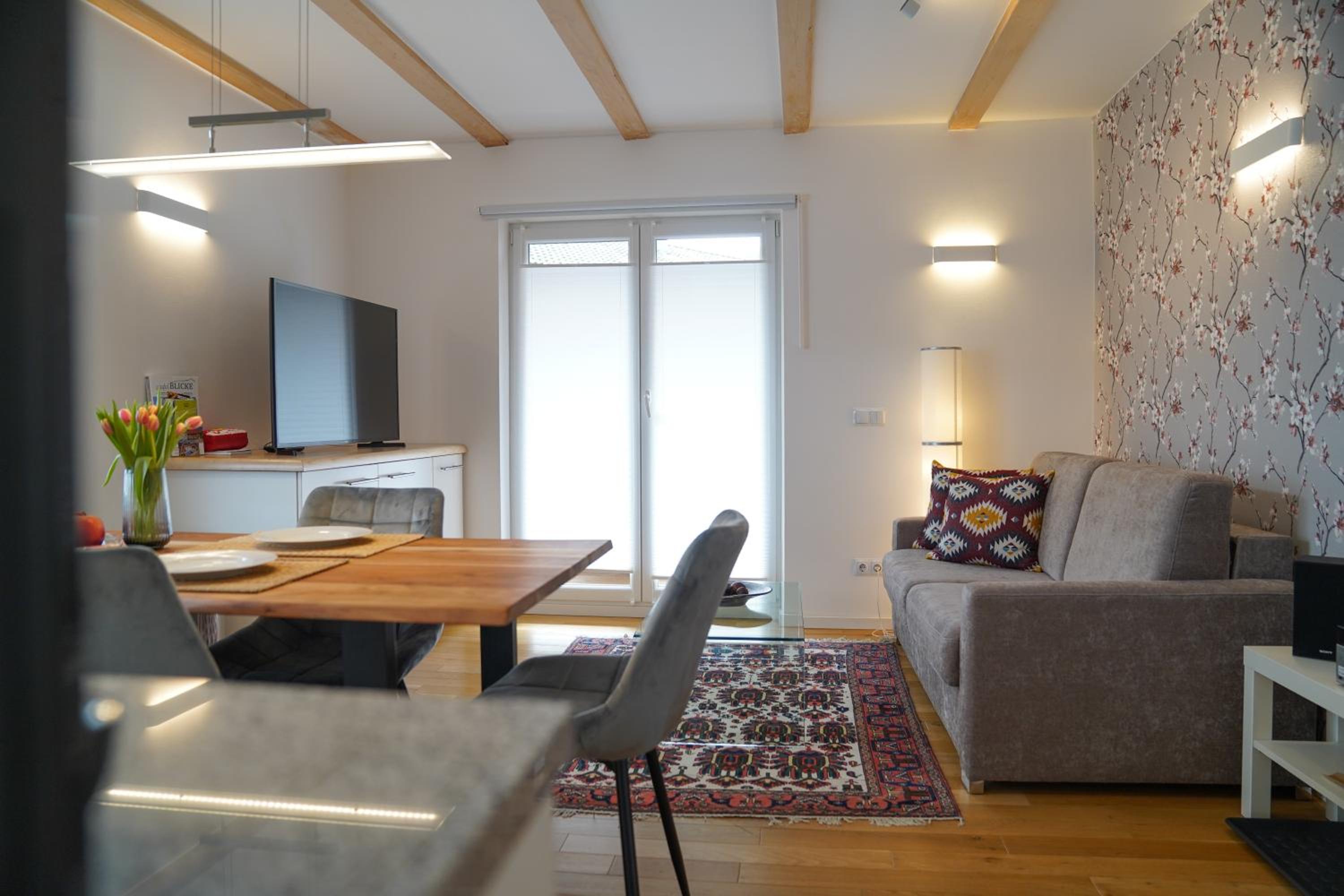 Apartment with Balcony photo 3