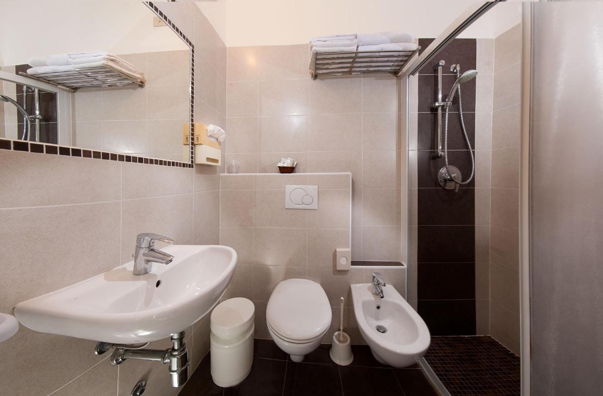 Comfort Triple Room - Photo 8