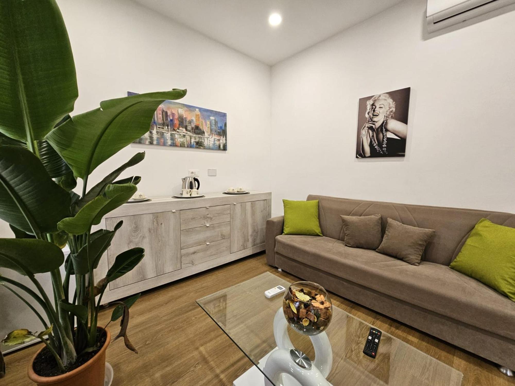 Deluxe Double Room with Balcony - Photo 1