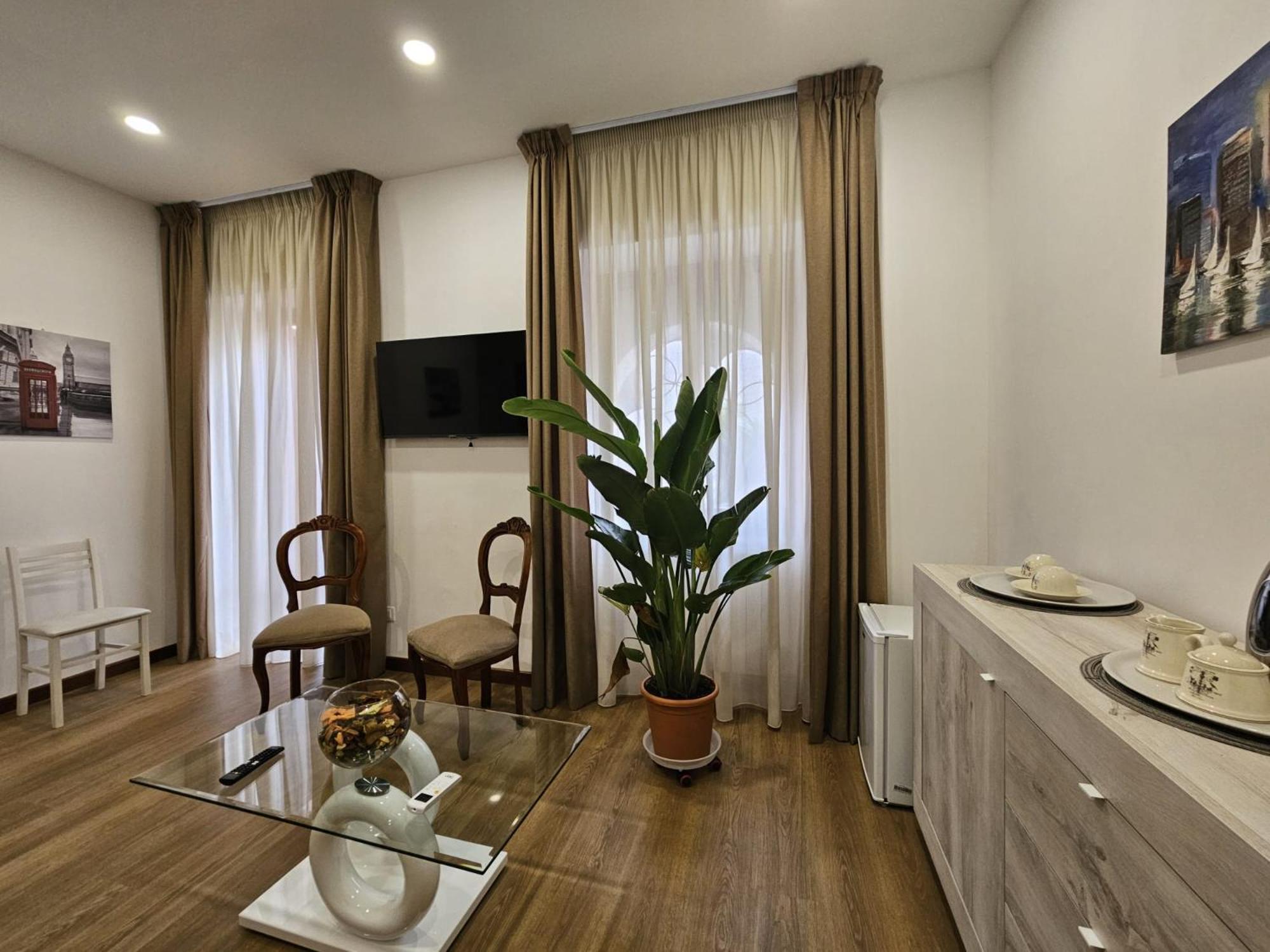 Deluxe Double Room with Balcony - Photo 3