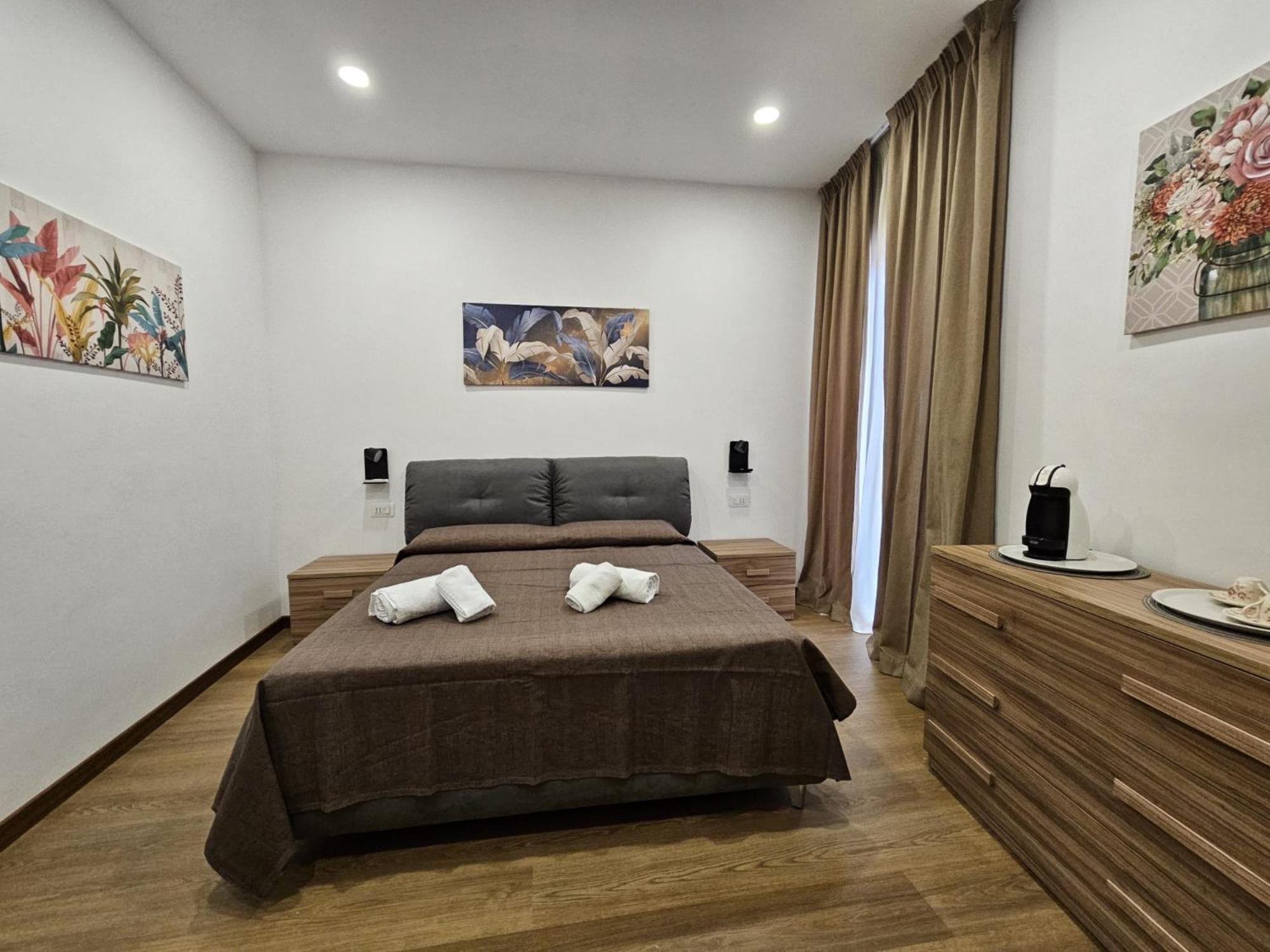 Deluxe Double Room with Balcony - Photo 8