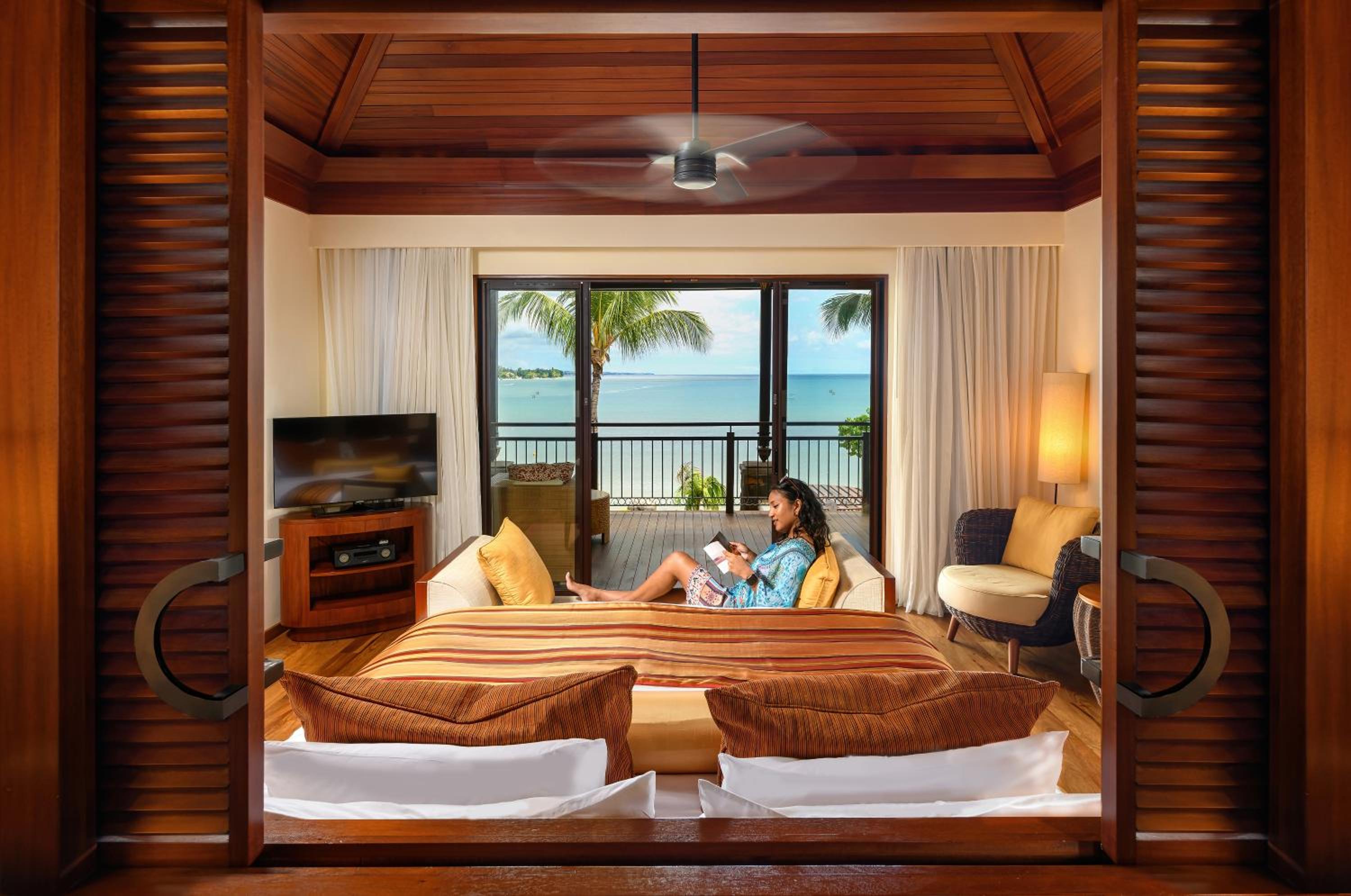 2-Suite Imperial Beach Villa with Heated Pool, Jet Pool & Hammam - Photo 5