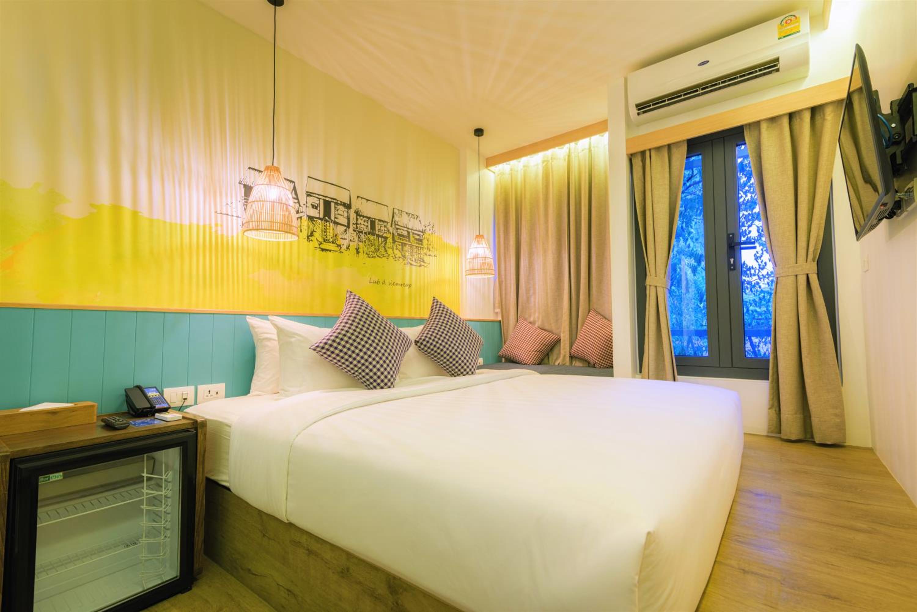 Deluxe King Room photo 1