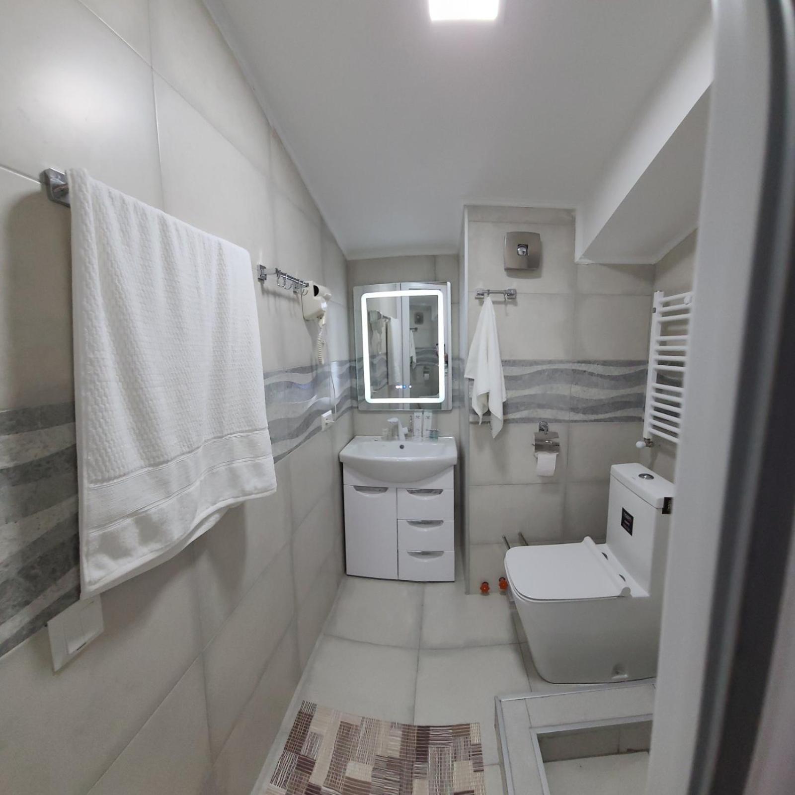 Two-Bedroom Apartment with Mountain View photo 2
