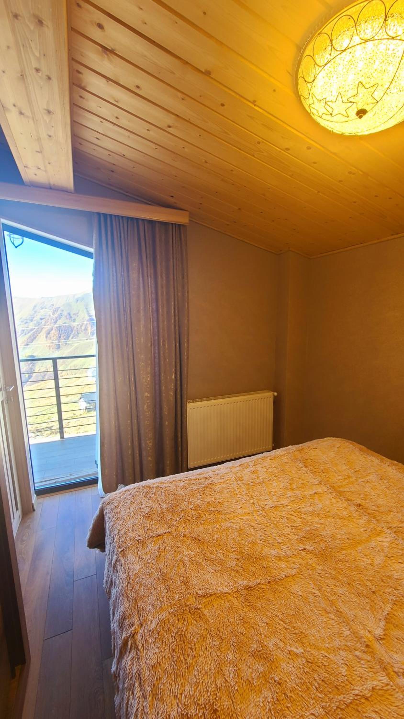 Two-Bedroom Apartment with Mountain View photo 3