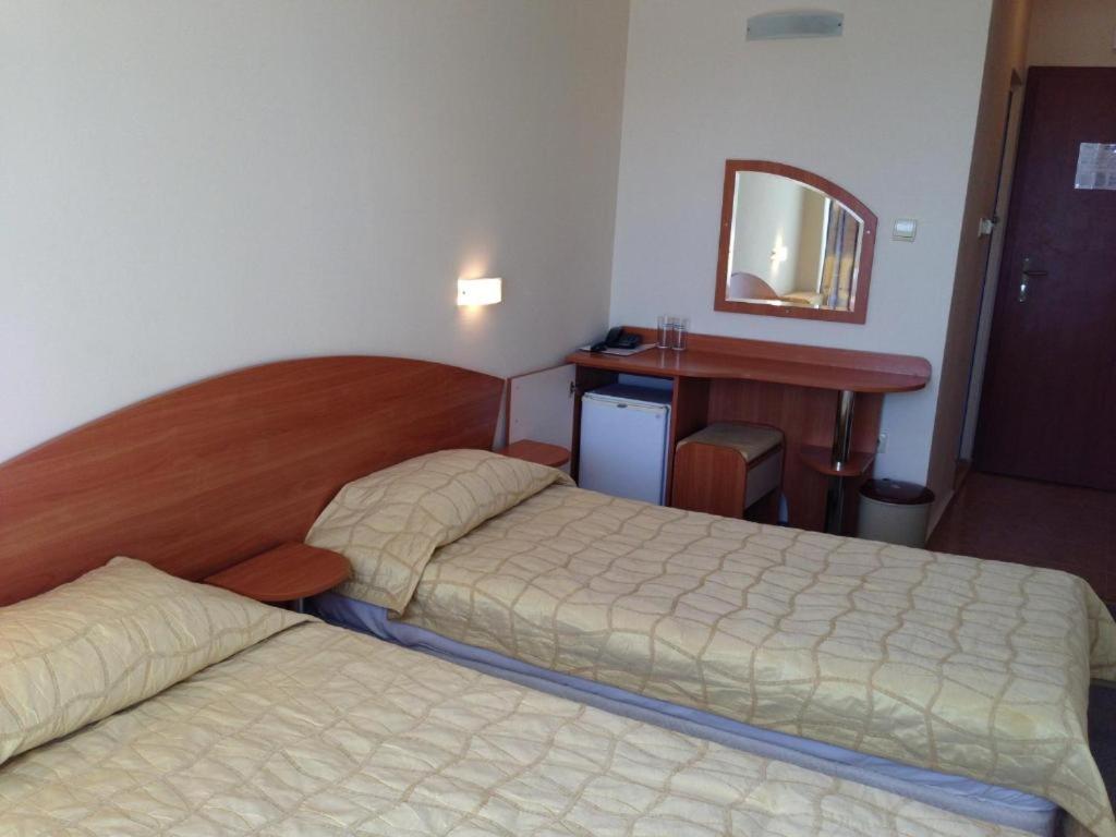 Twin Room - Photo 3