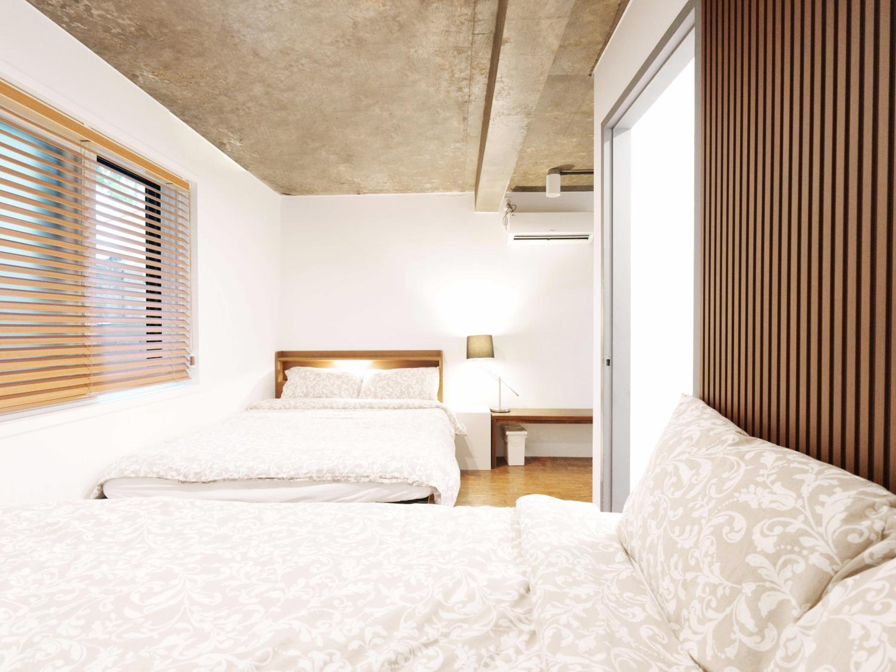 Deluxe Twin Room With Private Bathroom