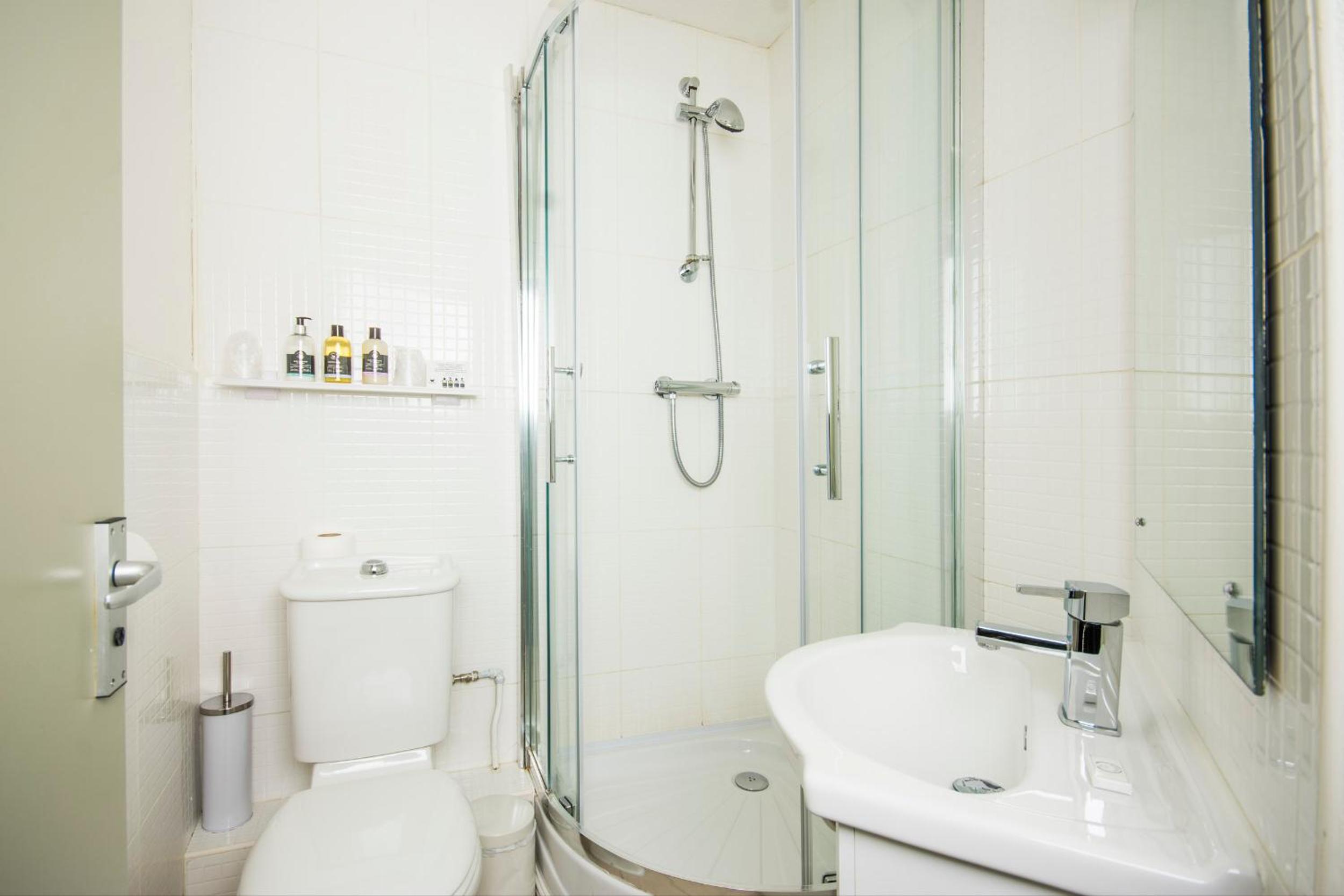 Economy Double Room - Photo 4