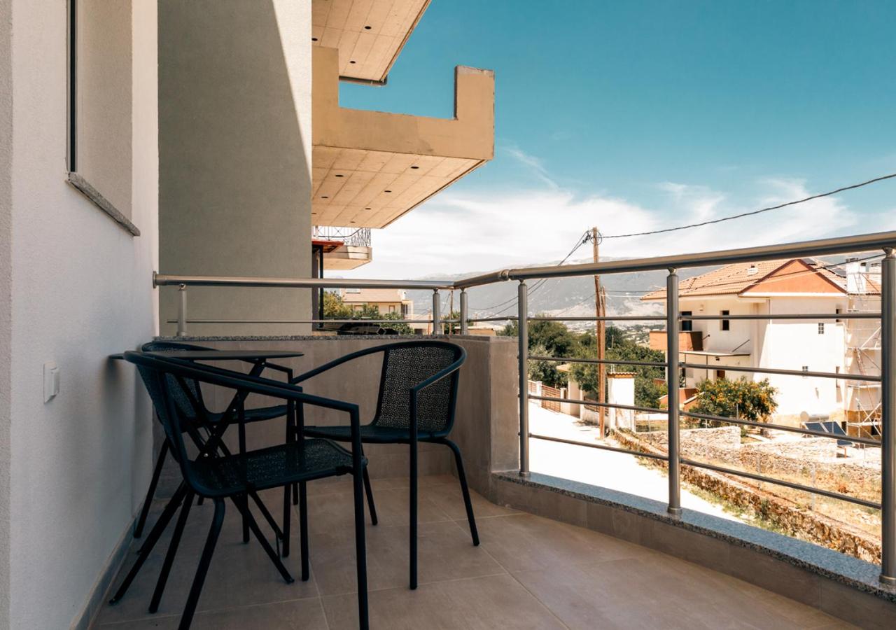 Deluxe One-Bedroom Apartment with City View photo 3