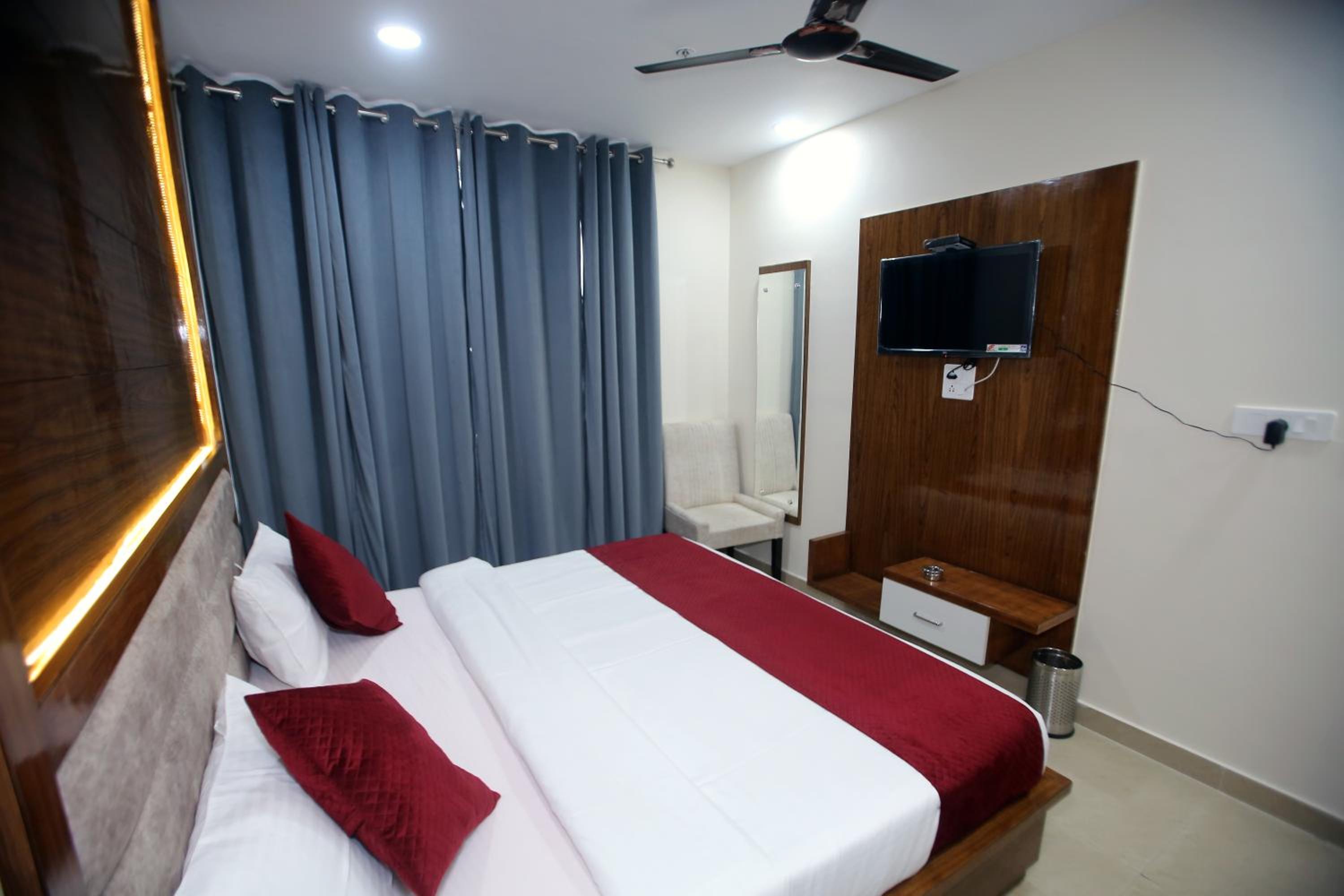 Budget Double Room photo 2