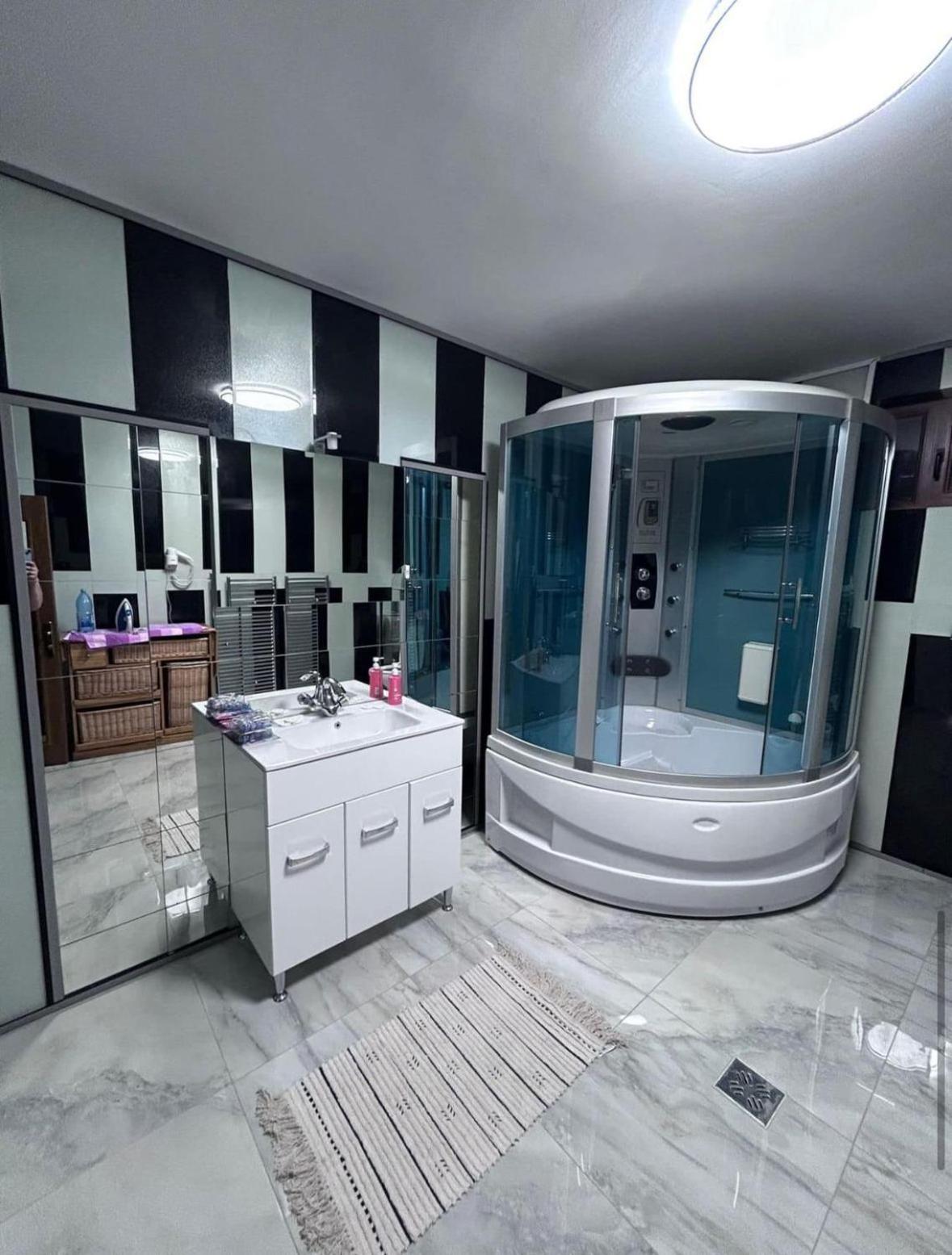 Deluxe Family Room photo 3
