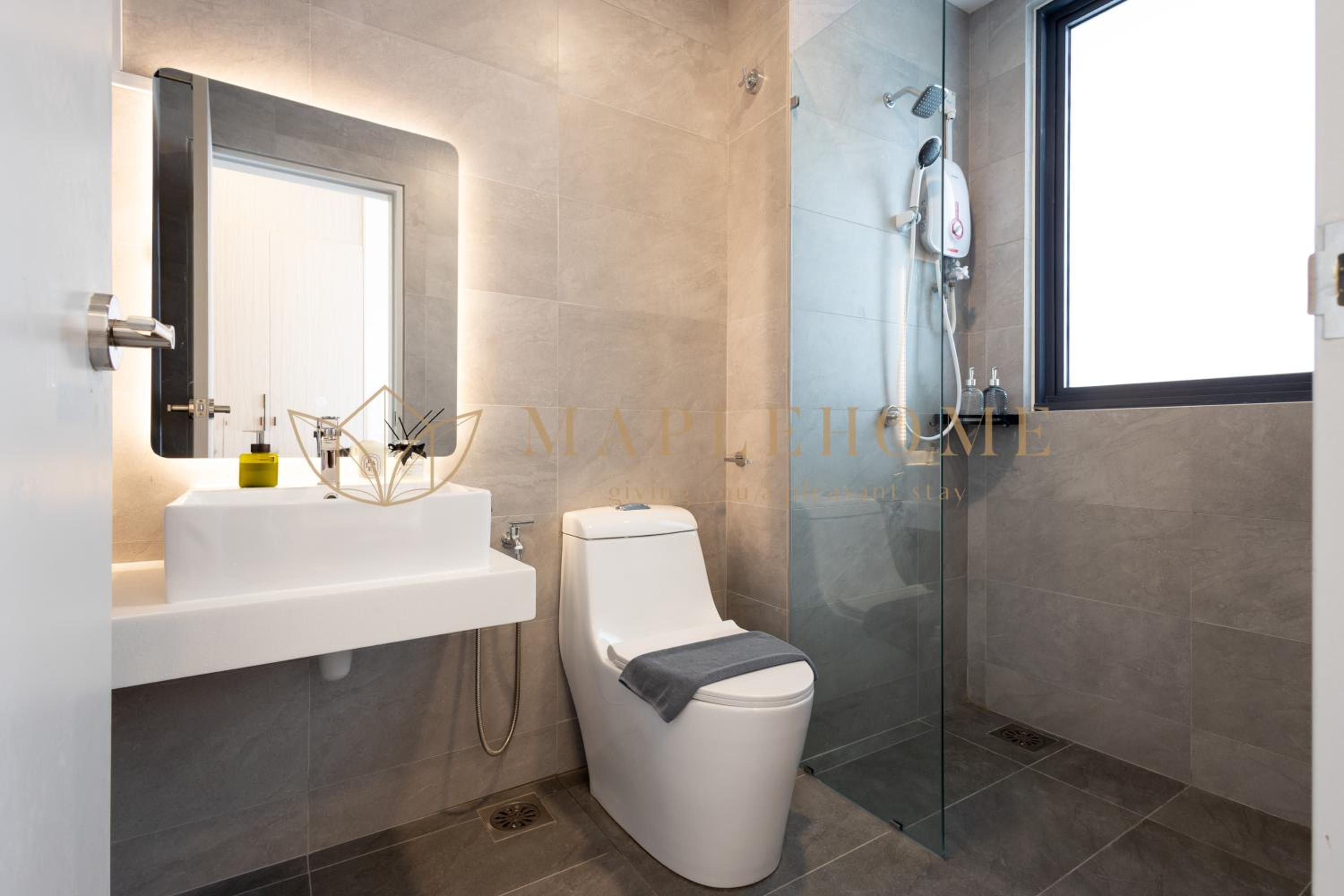 Deluxe Family Suite - Photo 12
