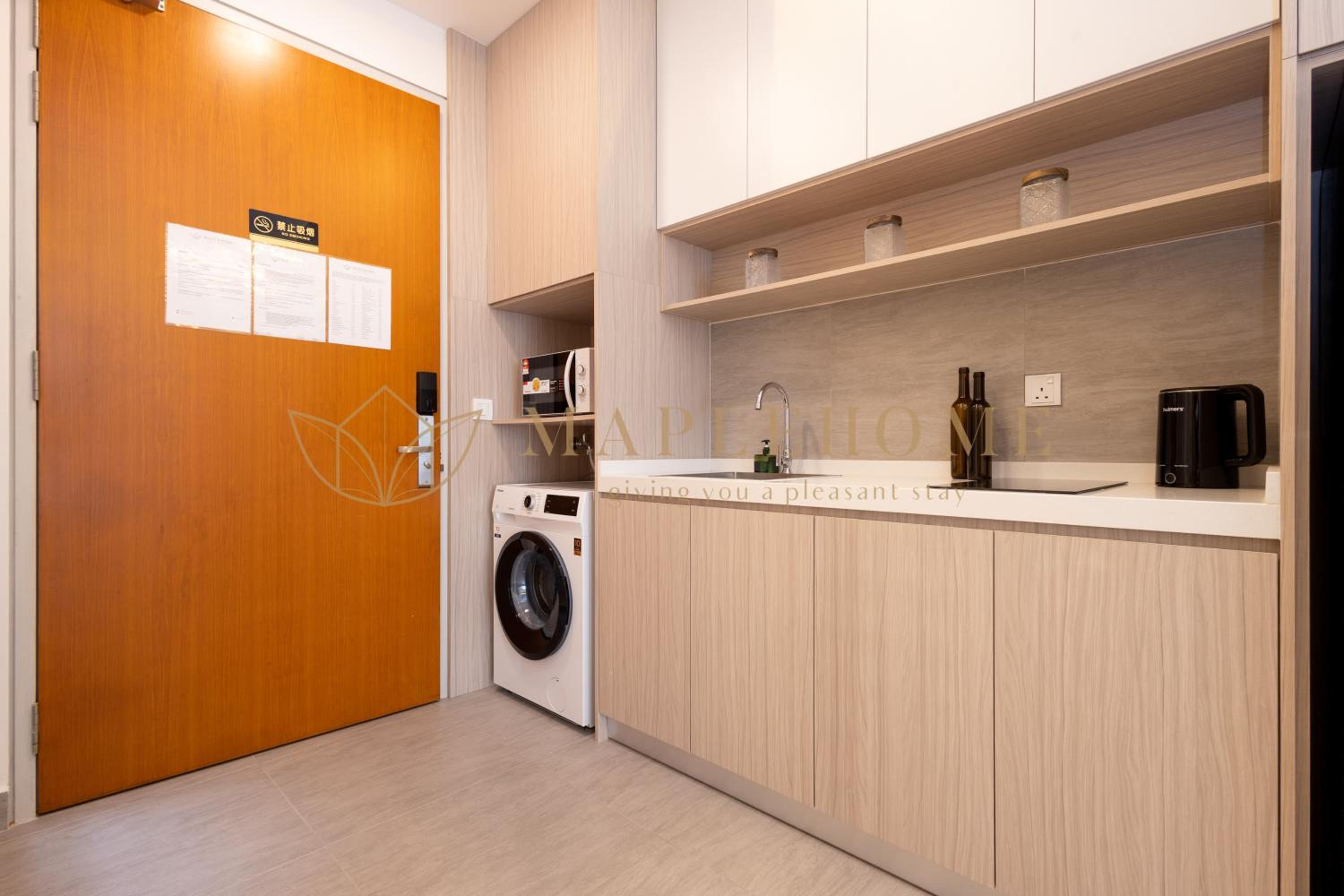Deluxe Family Suite - Photo 11