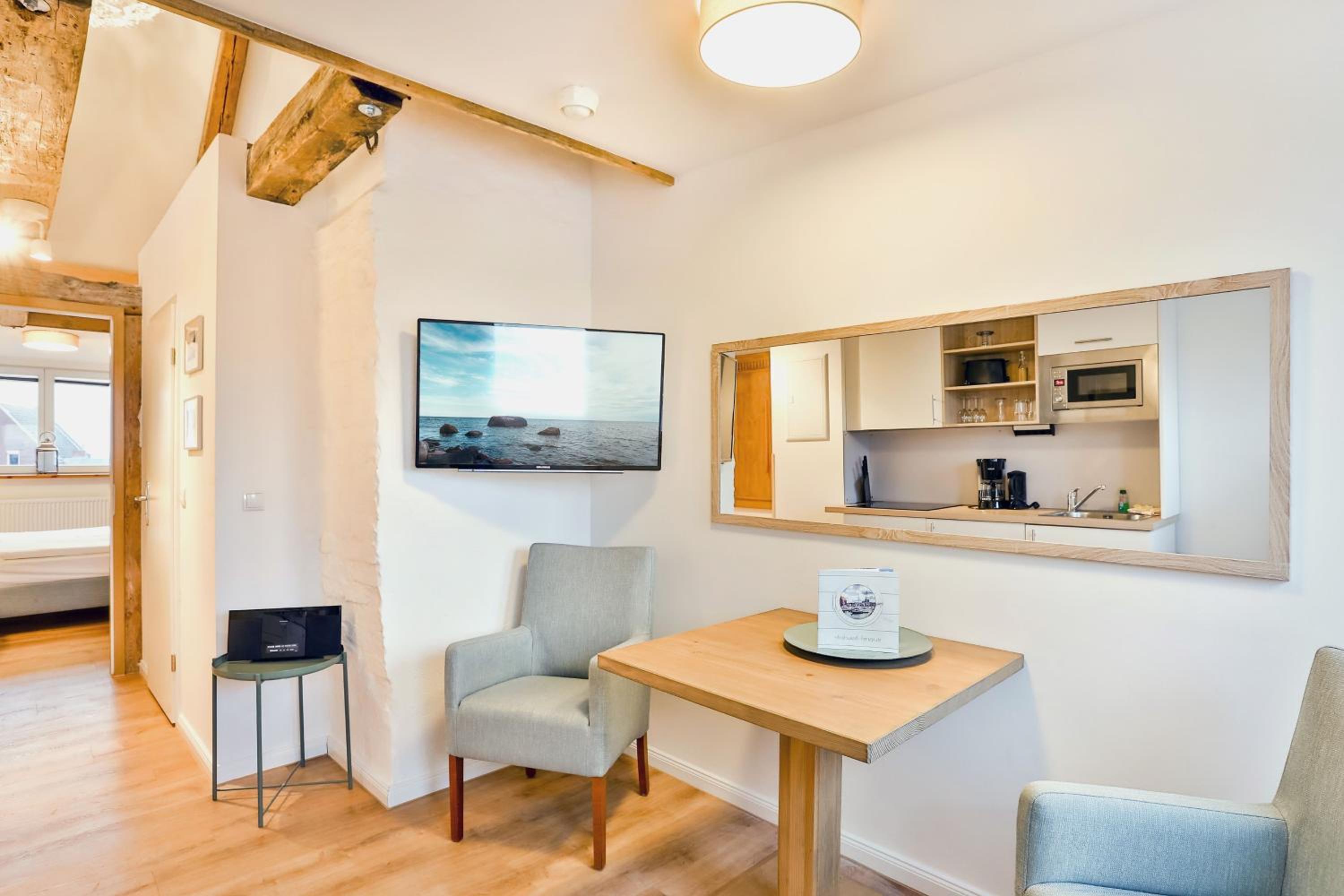 Large Apartment photo 3